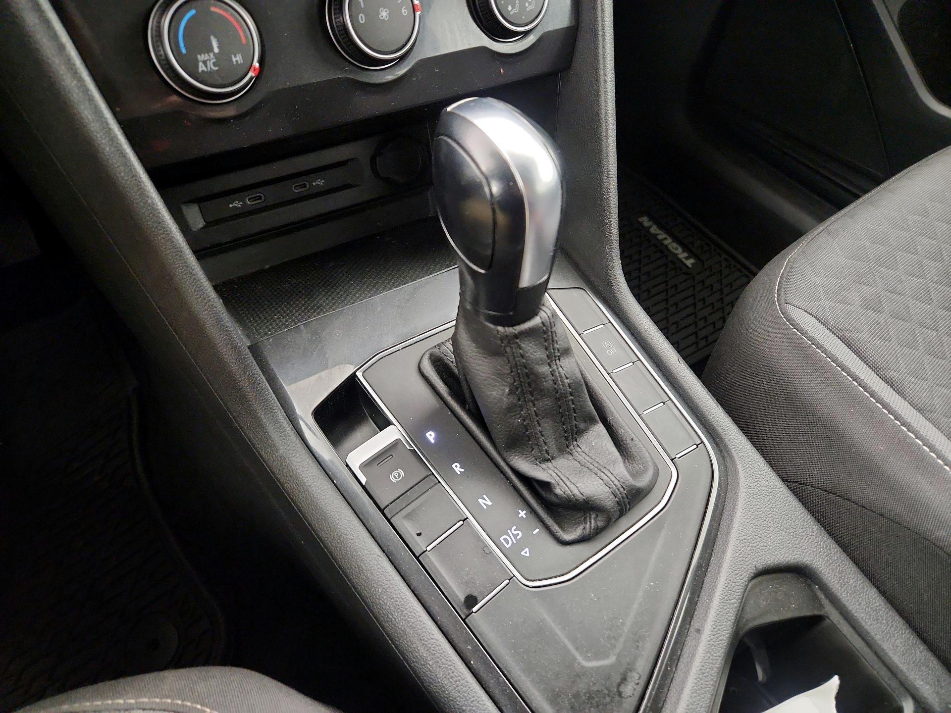 Thumbnail: 2021 Volkswagen Tiguan - 17