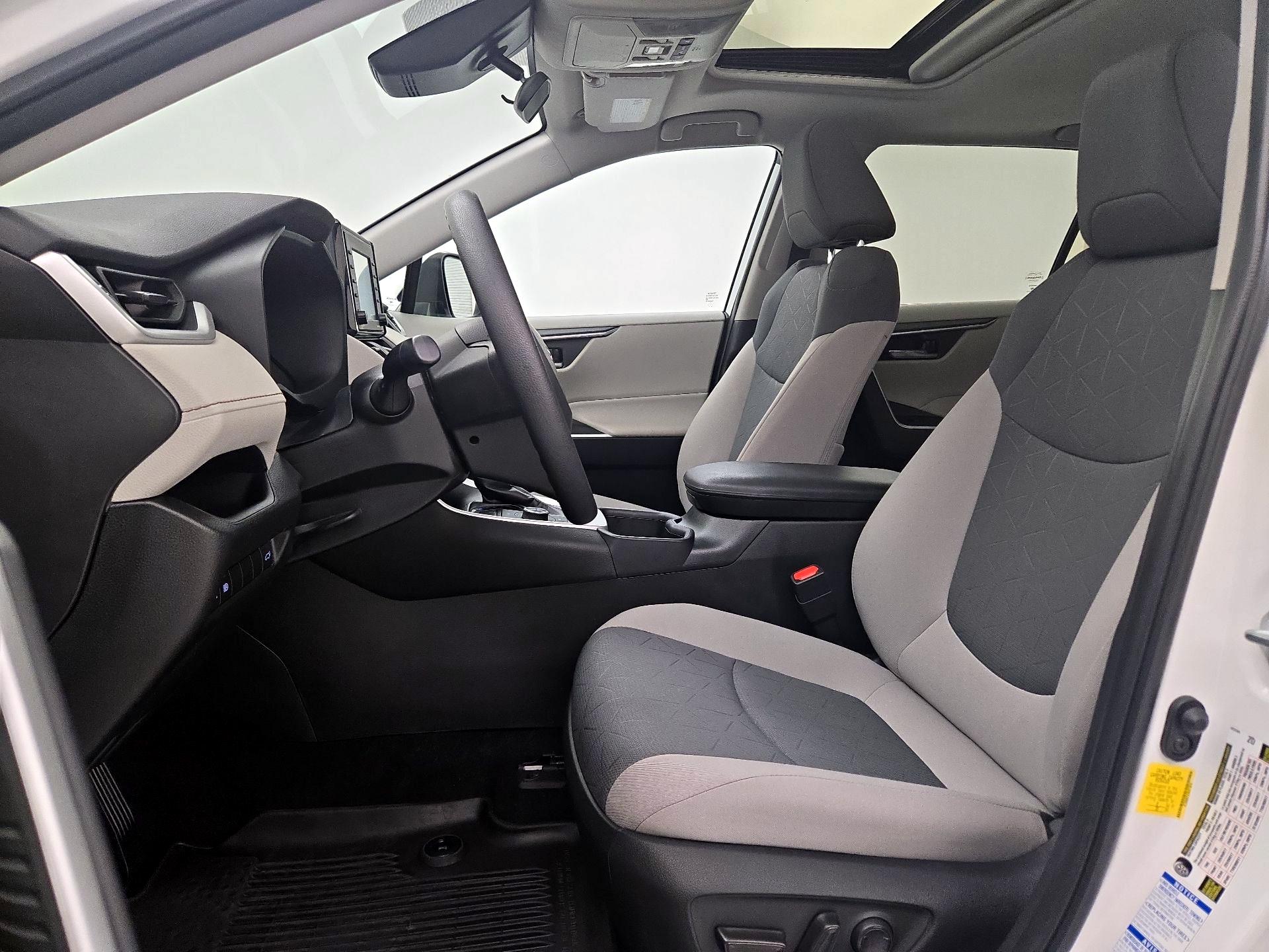 Thumbnail: 2022 Toyota RAV4 - 11