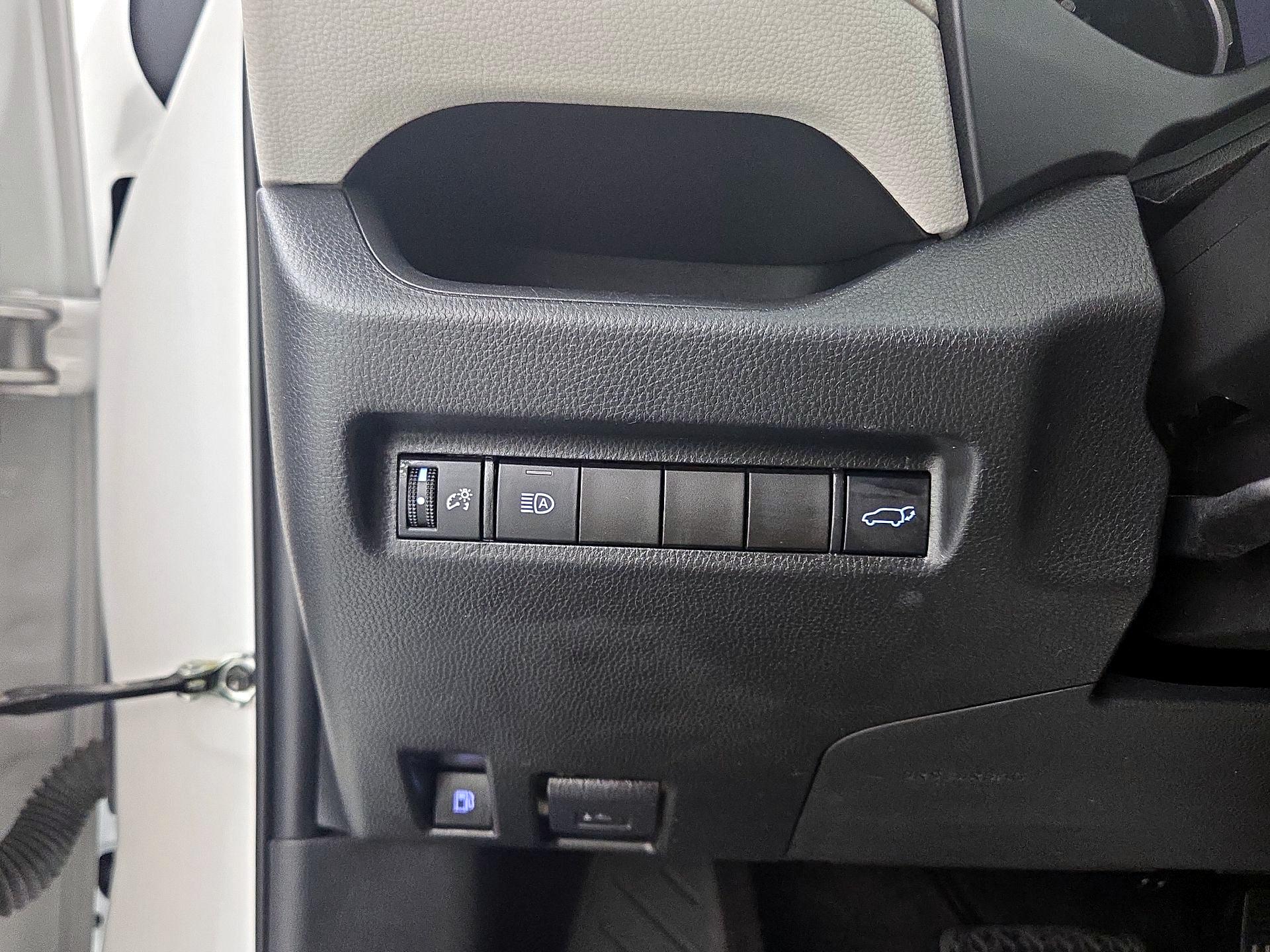 Thumbnail: 2022 Toyota RAV4 - 13