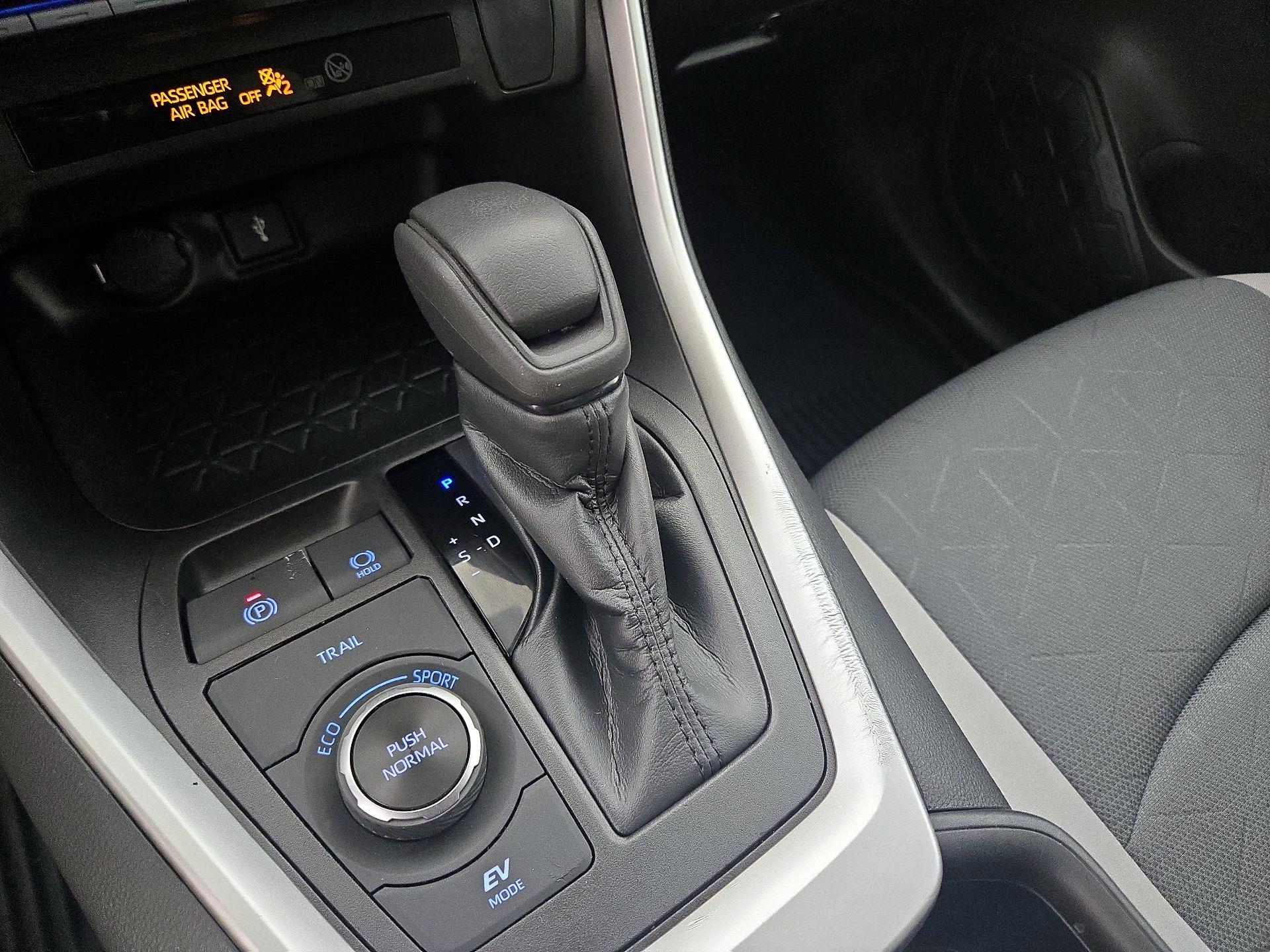 Thumbnail: 2022 Toyota RAV4 - 17