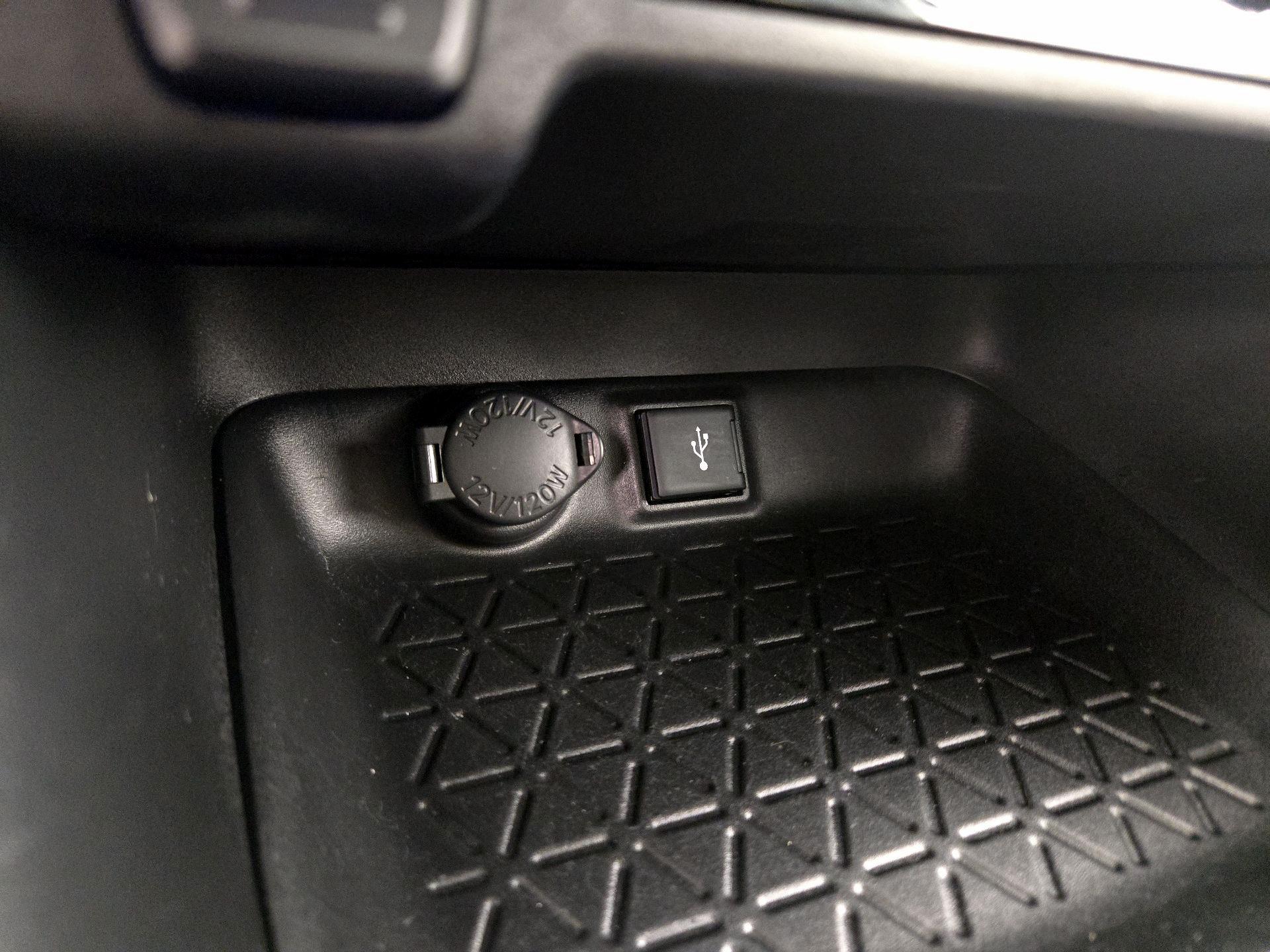 Thumbnail: 2022 Toyota RAV4 - 18