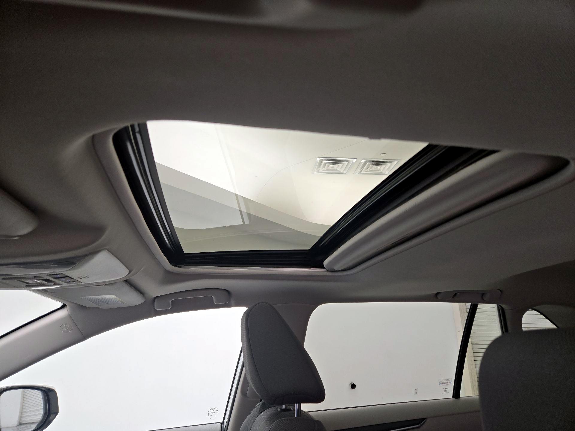 Thumbnail: 2022 Toyota RAV4 - 19