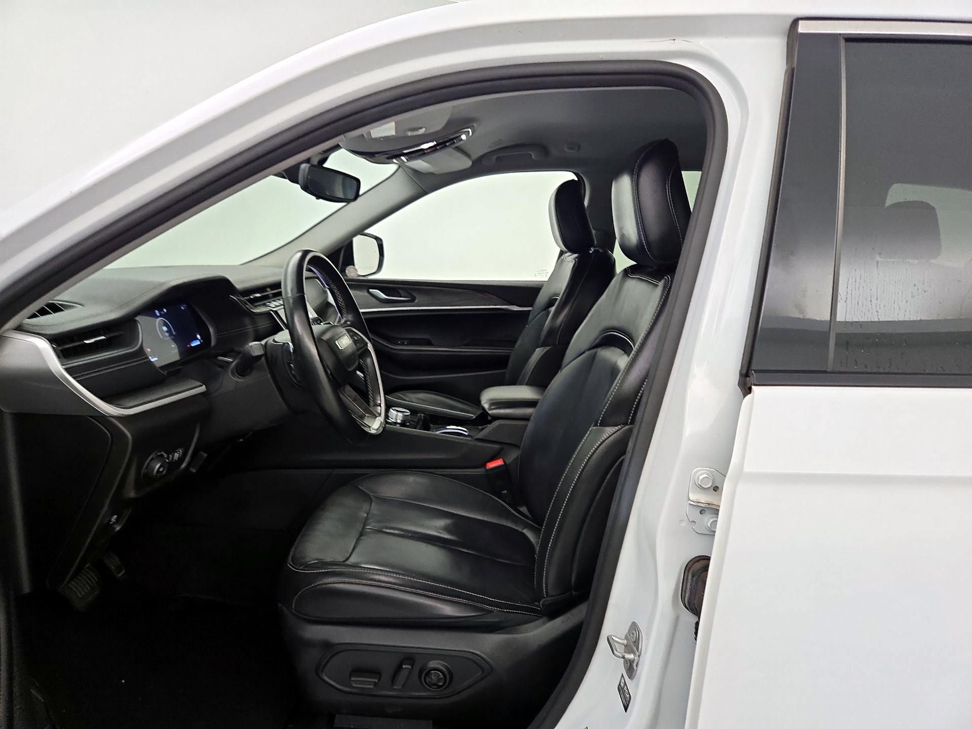 Thumbnail: 2022 Jeep Grand Cherokee - 11