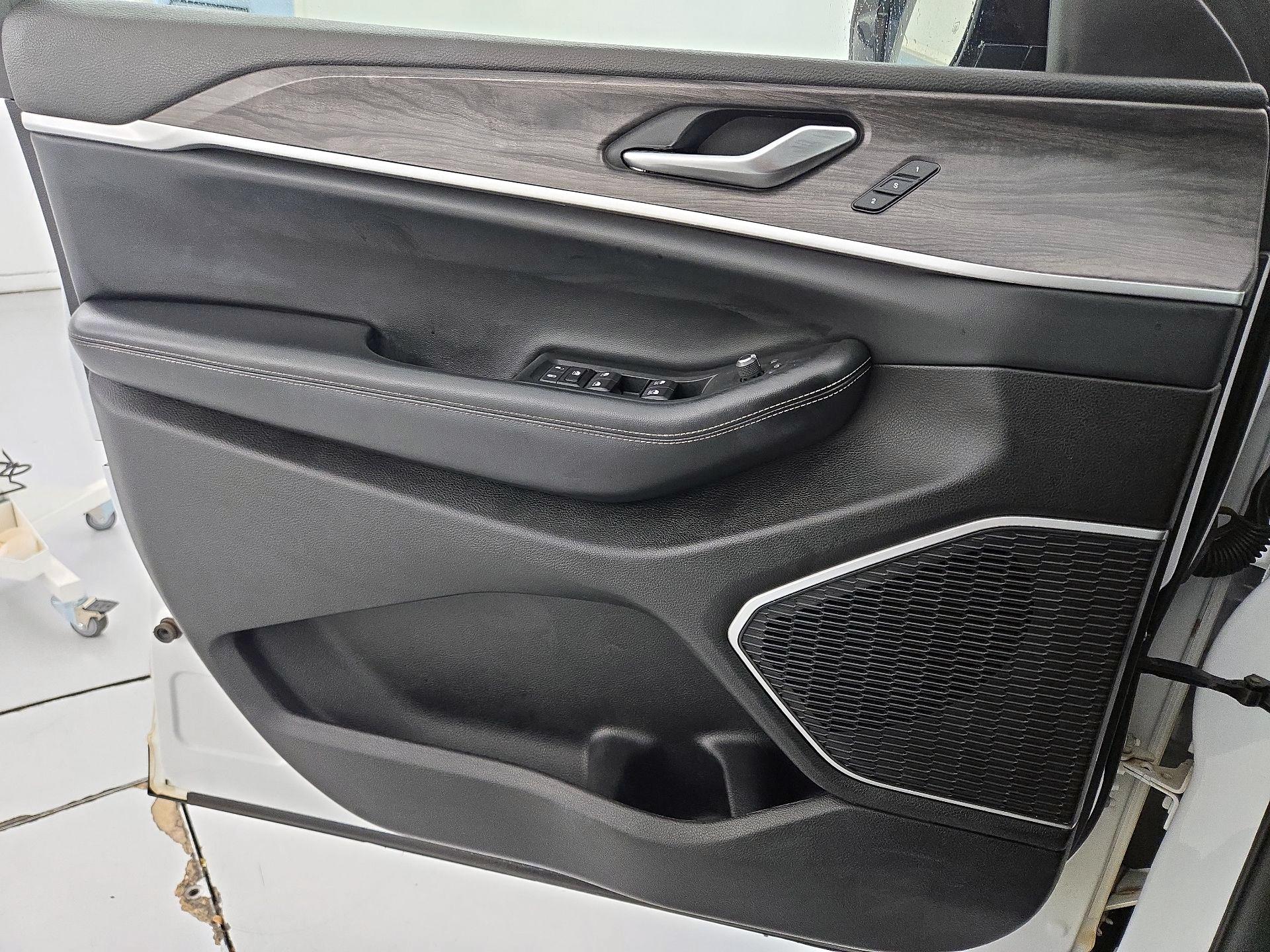 Thumbnail: 2022 Jeep Grand Cherokee - 12