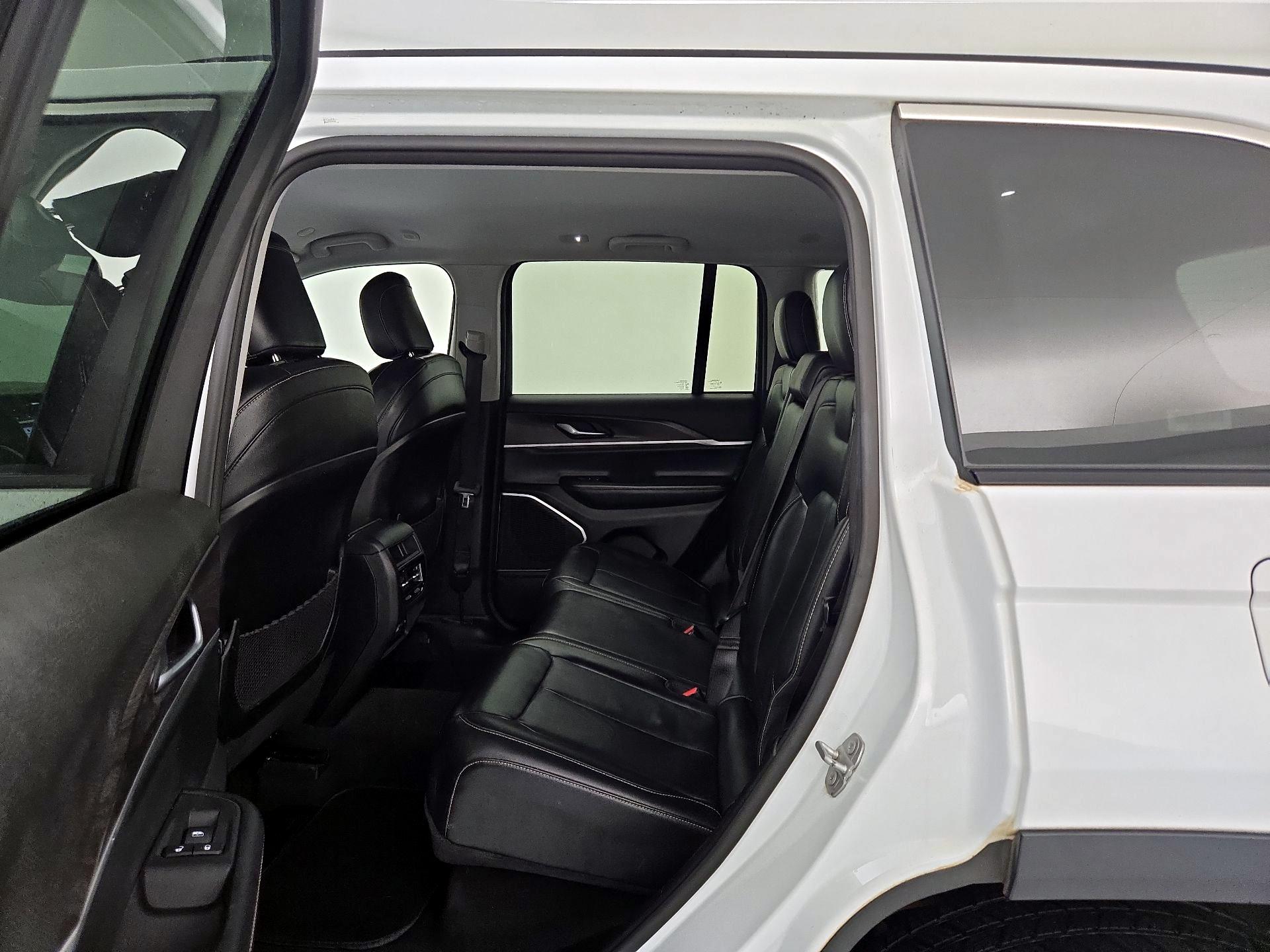 Thumbnail: 2022 Jeep Grand Cherokee - 19