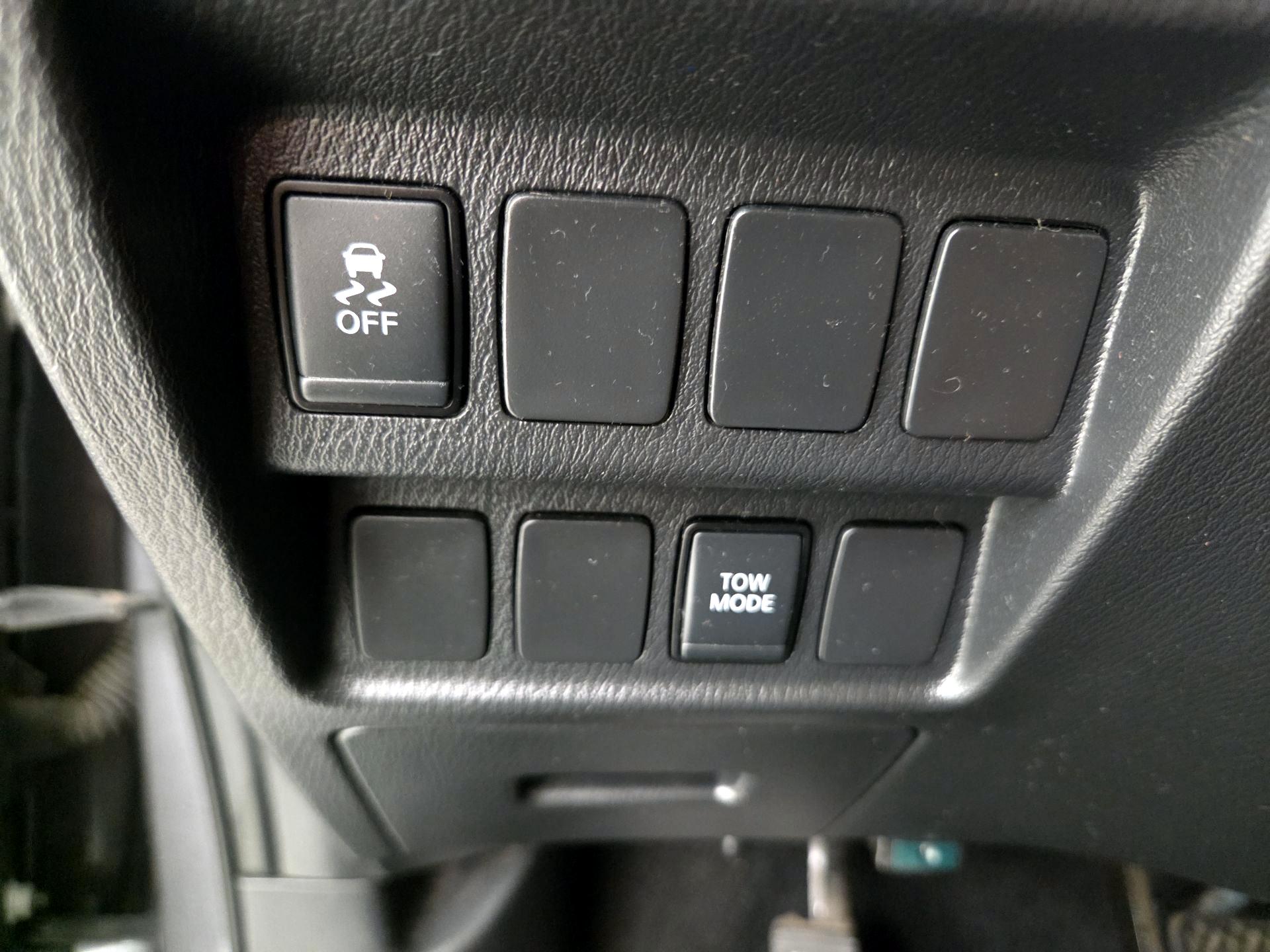 Thumbnail: 2018 Nissan Pathfinder - 13