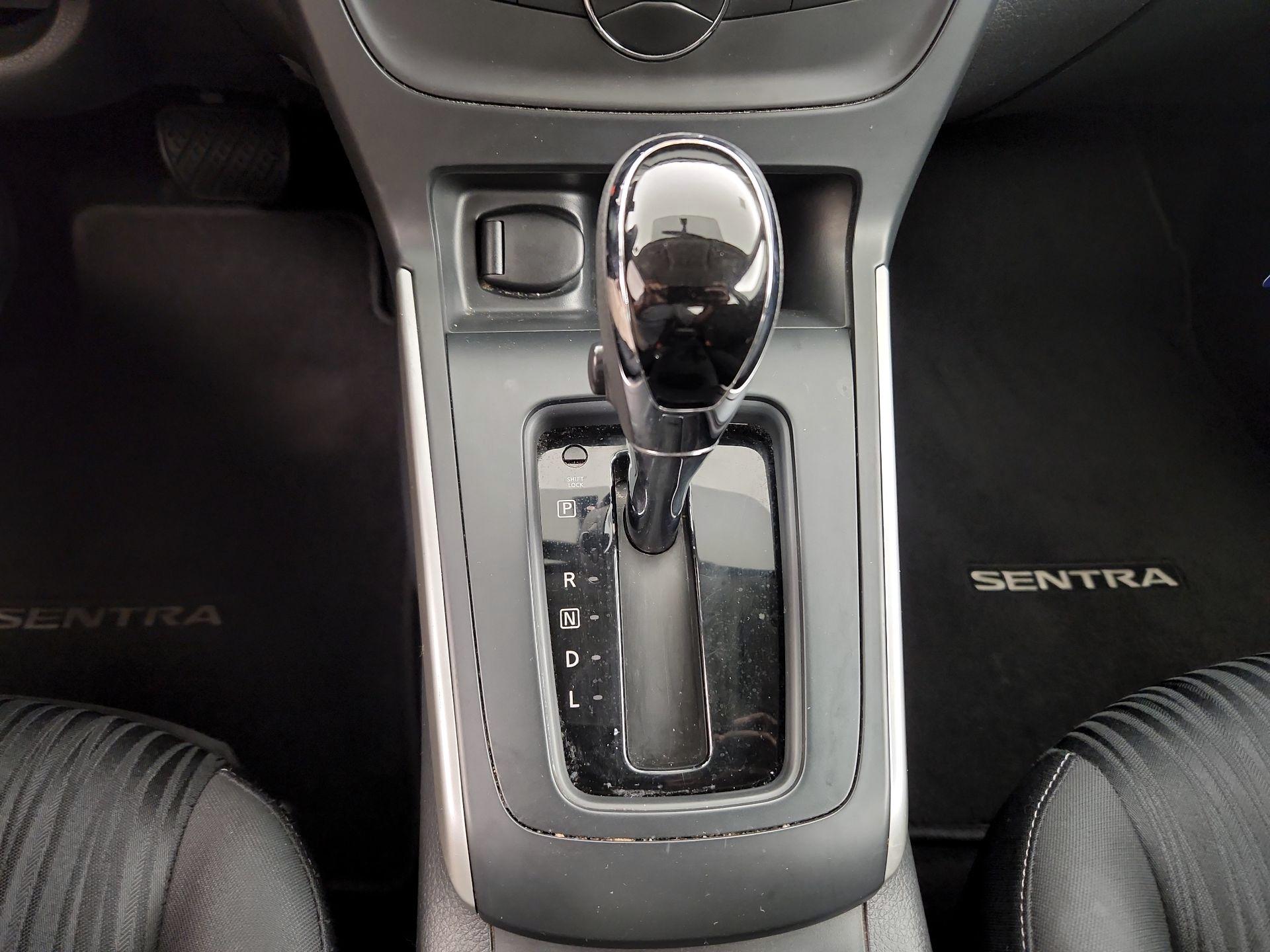 Thumbnail: 2019 Nissan Sentra - 17