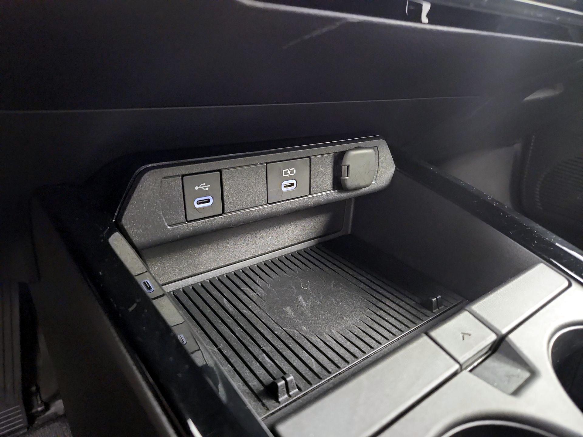 Thumbnail: 2024 Toyota Prius Prime - 18