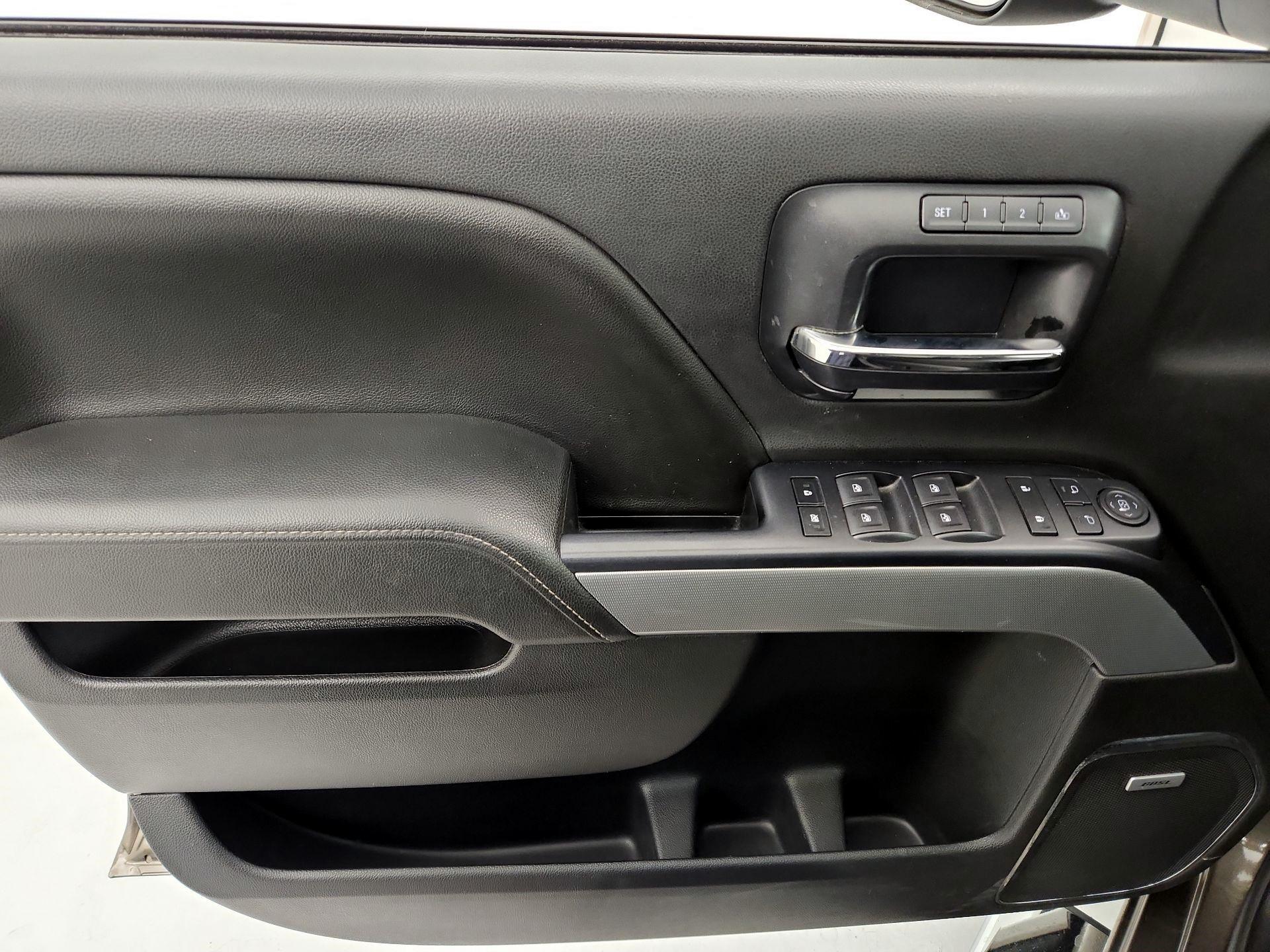 Thumbnail: 2015 Chevrolet Silverado 3500 - 12