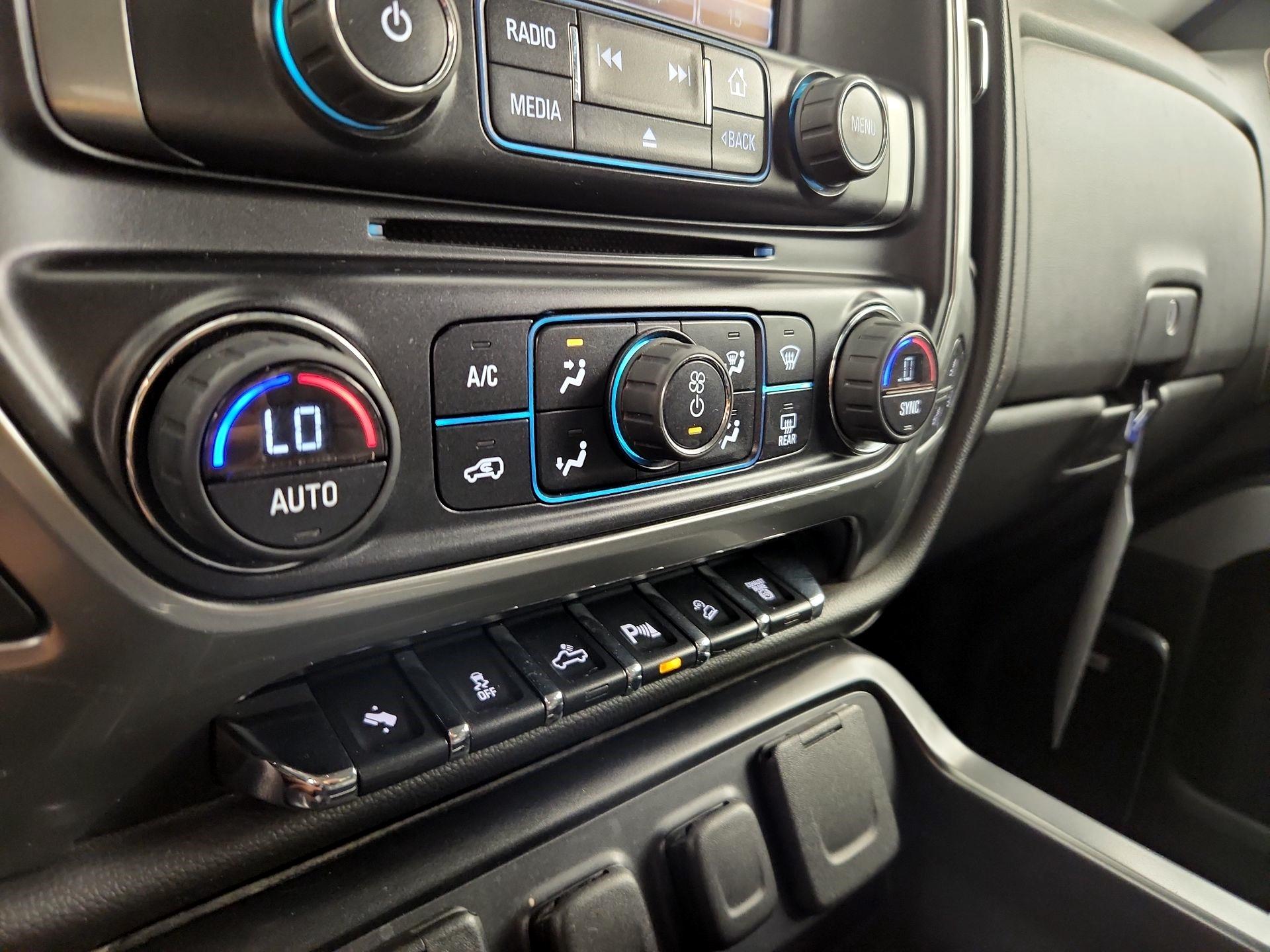 Thumbnail: 2015 Chevrolet Silverado 3500 - 17