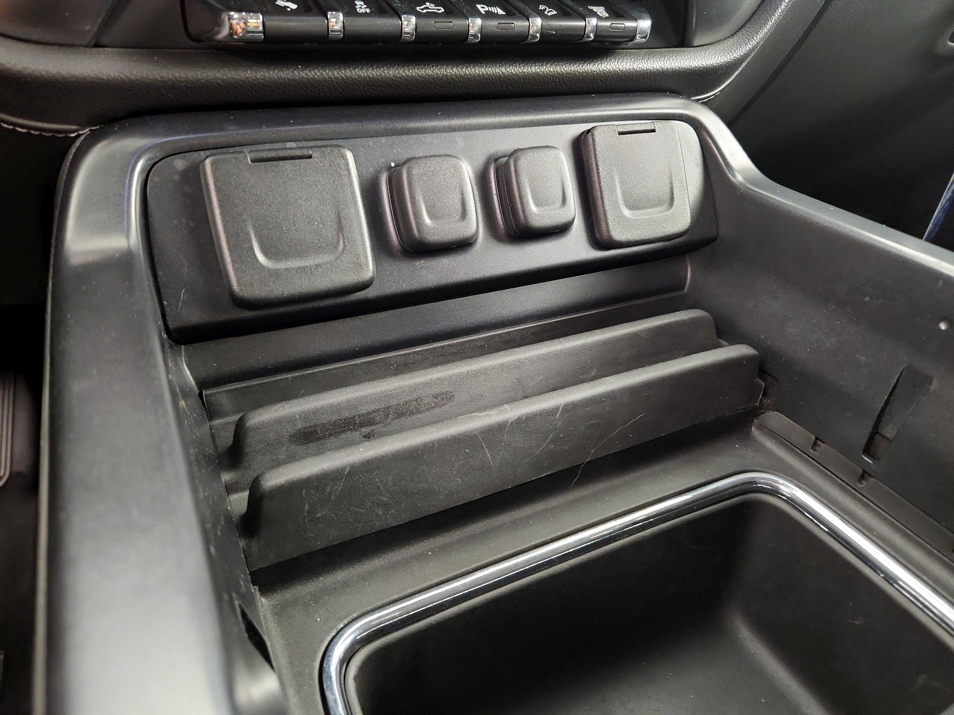 Thumbnail: 2015 Chevrolet Silverado 3500 - 19