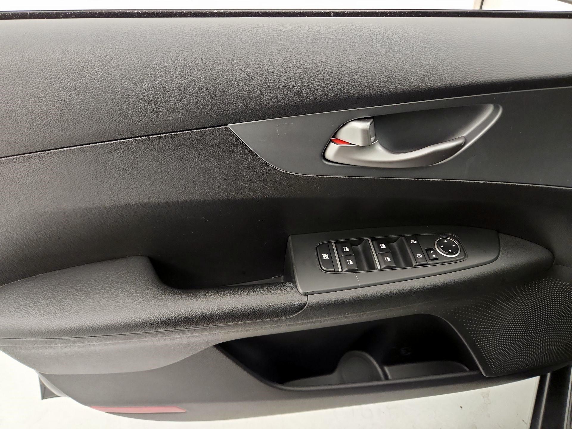 Thumbnail: 2021 Kia Forte - 12