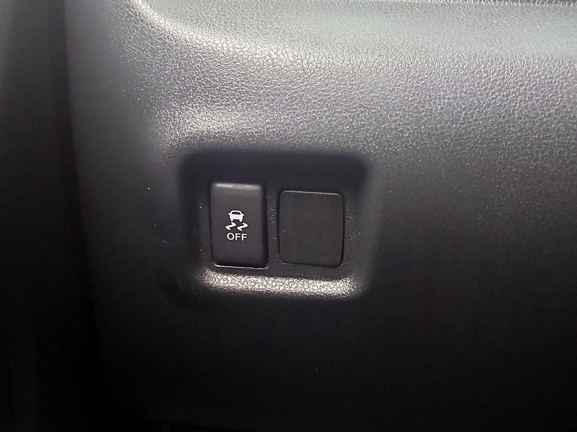 Thumbnail: 2014 Nissan Versa - 13