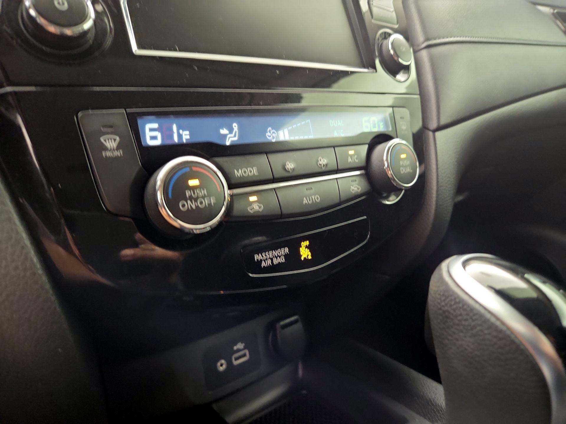 Thumbnail: 2019 Nissan Rogue - 17