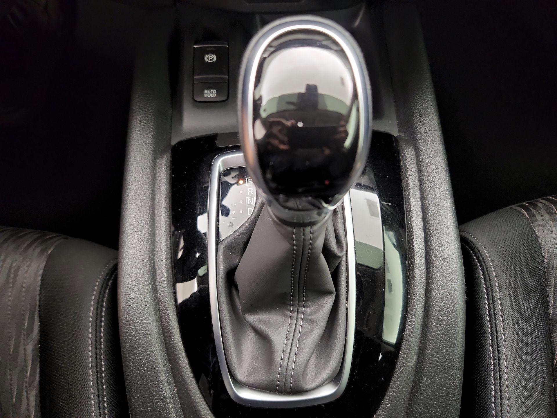 Thumbnail: 2019 Nissan Rogue - 18