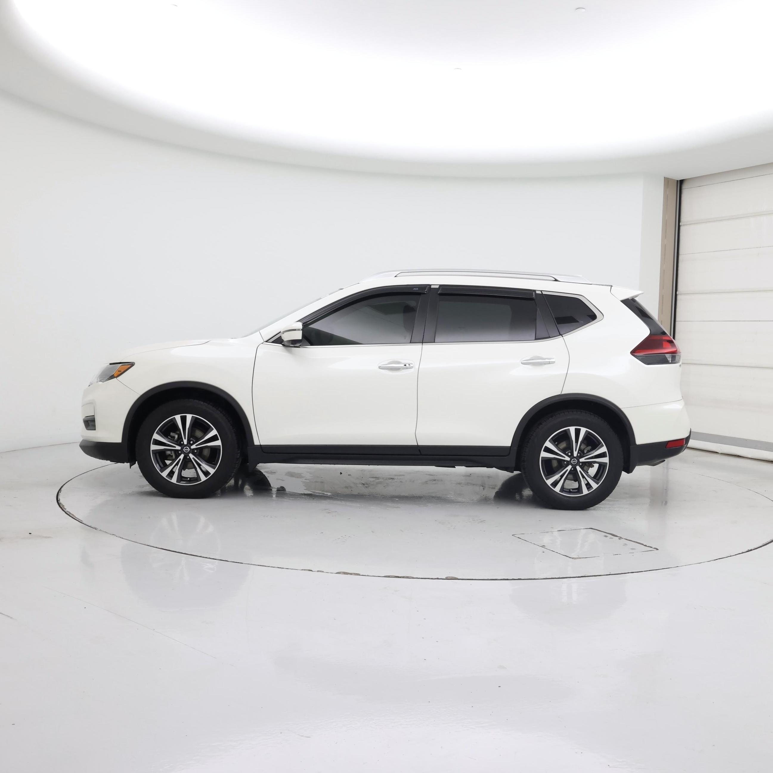 Thumbnail: 2019 Nissan Rogue - 3