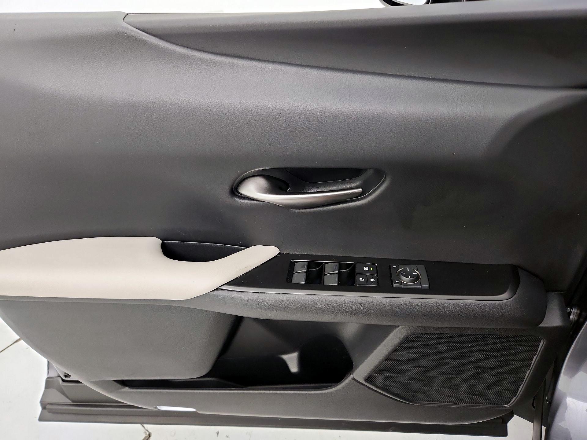 Thumbnail: 2020 Lexus UX - 12