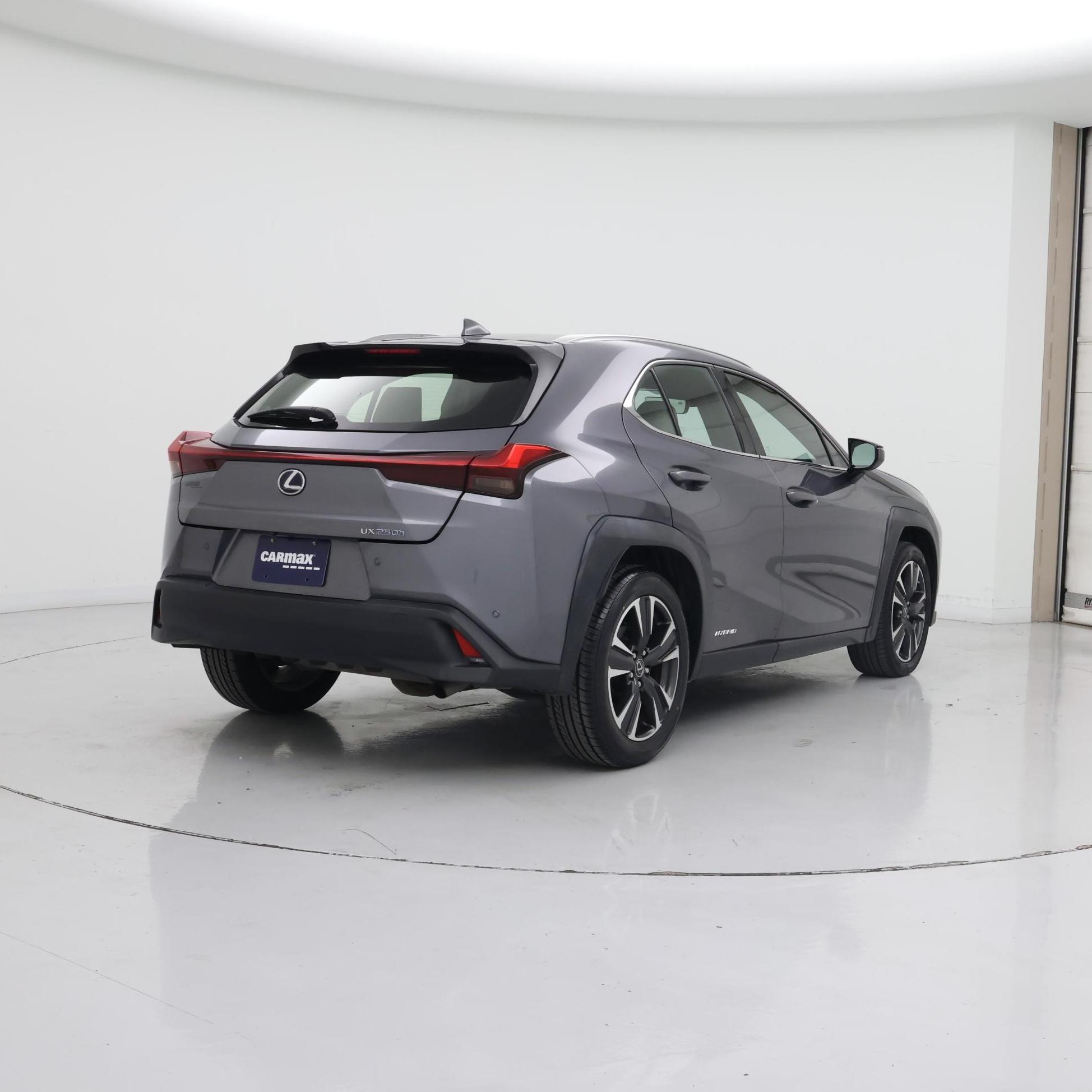 Thumbnail: 2020 Lexus UX - 8