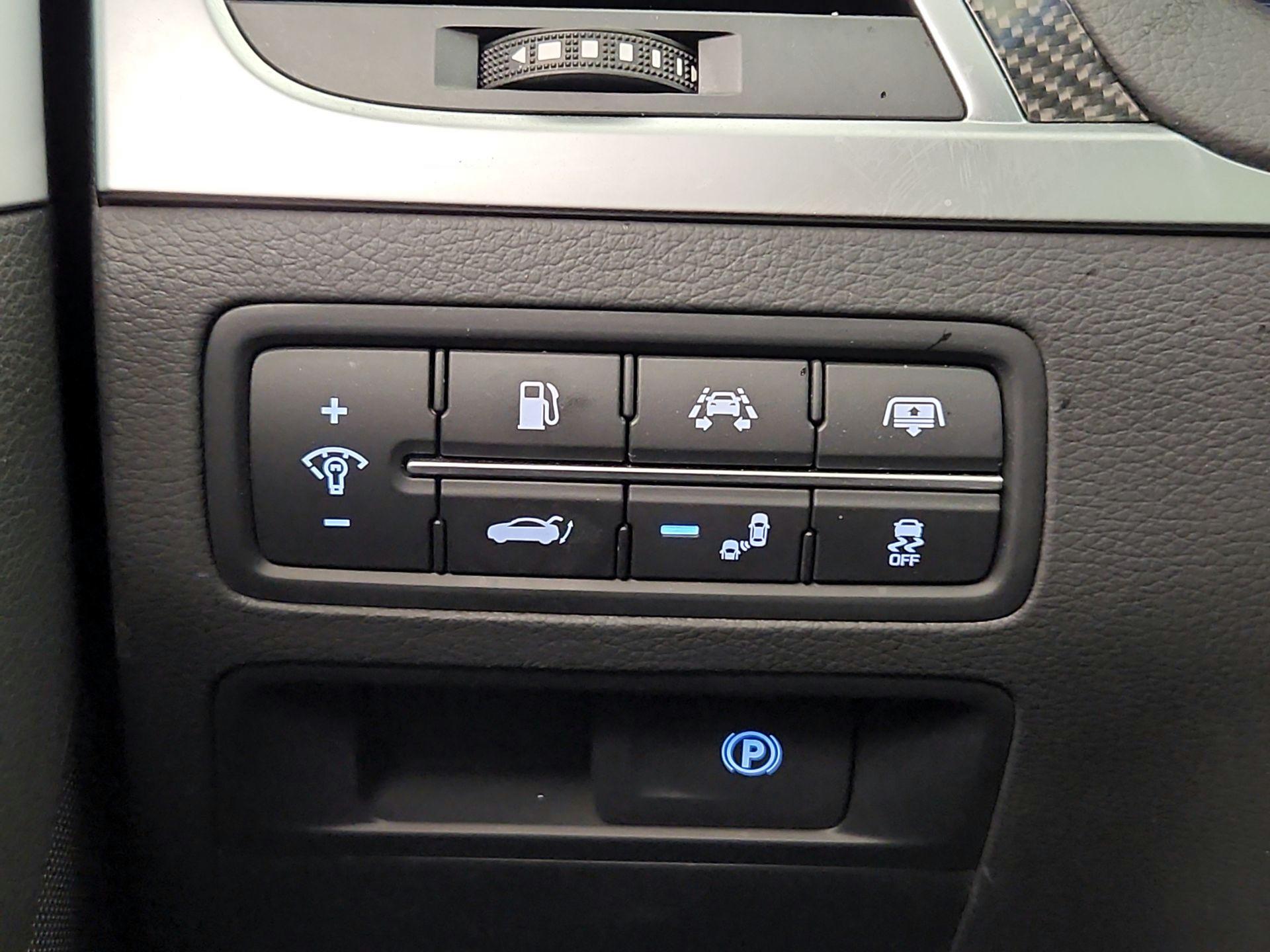 Thumbnail: 2018 Genesis G80 - 13