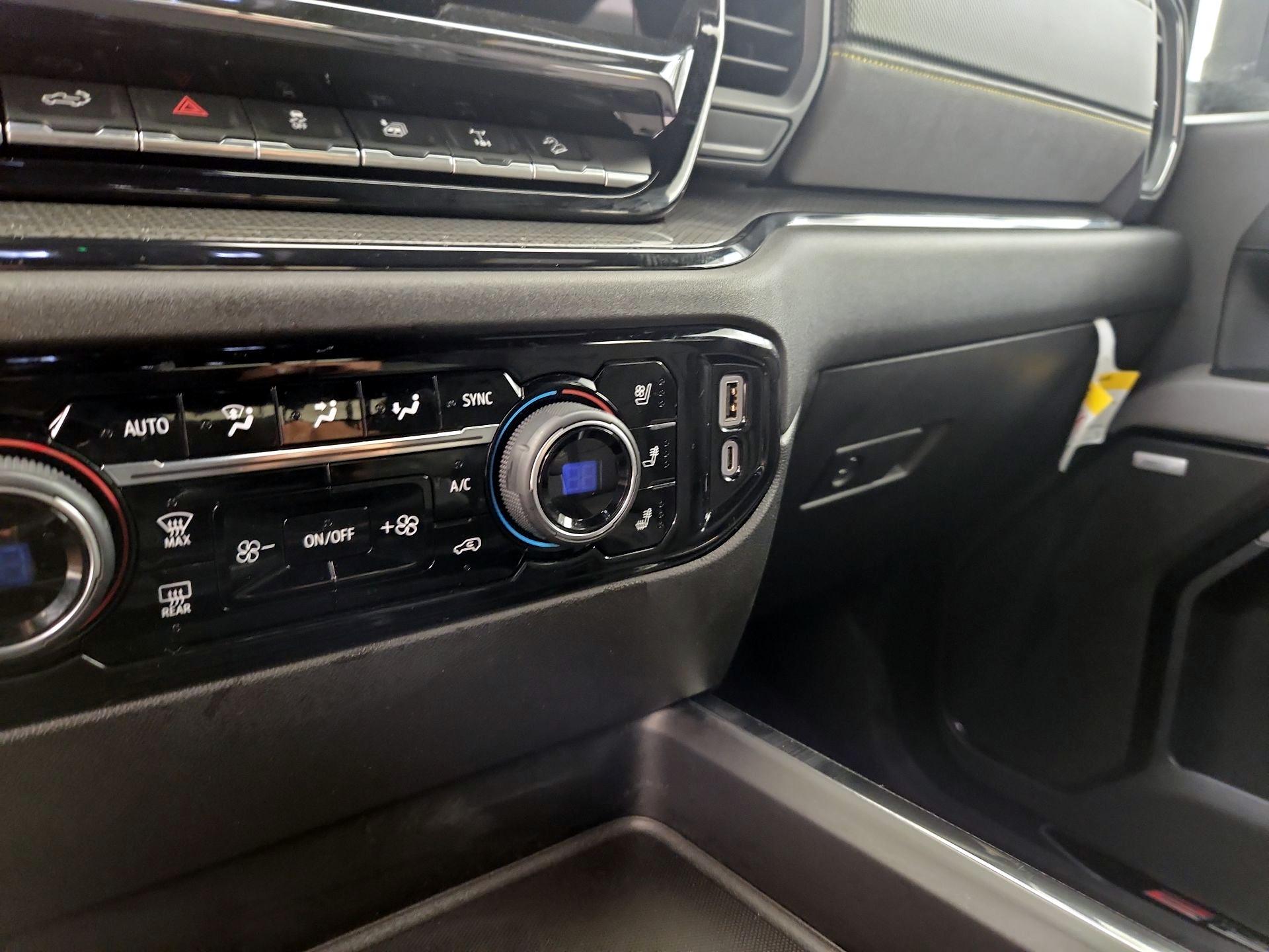 Thumbnail: 2024 Chevrolet Silverado 2500 - 19