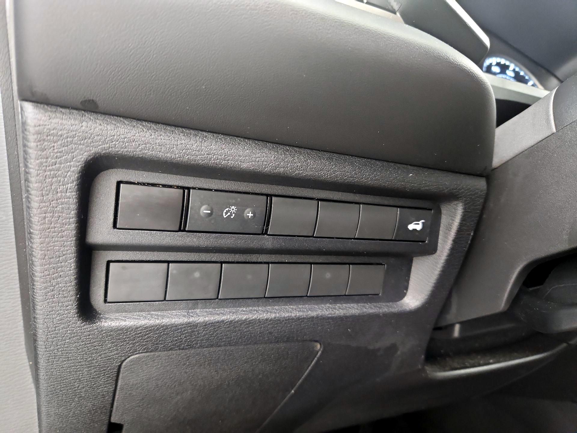 Thumbnail: 2023 Mitsubishi Outlander - 13