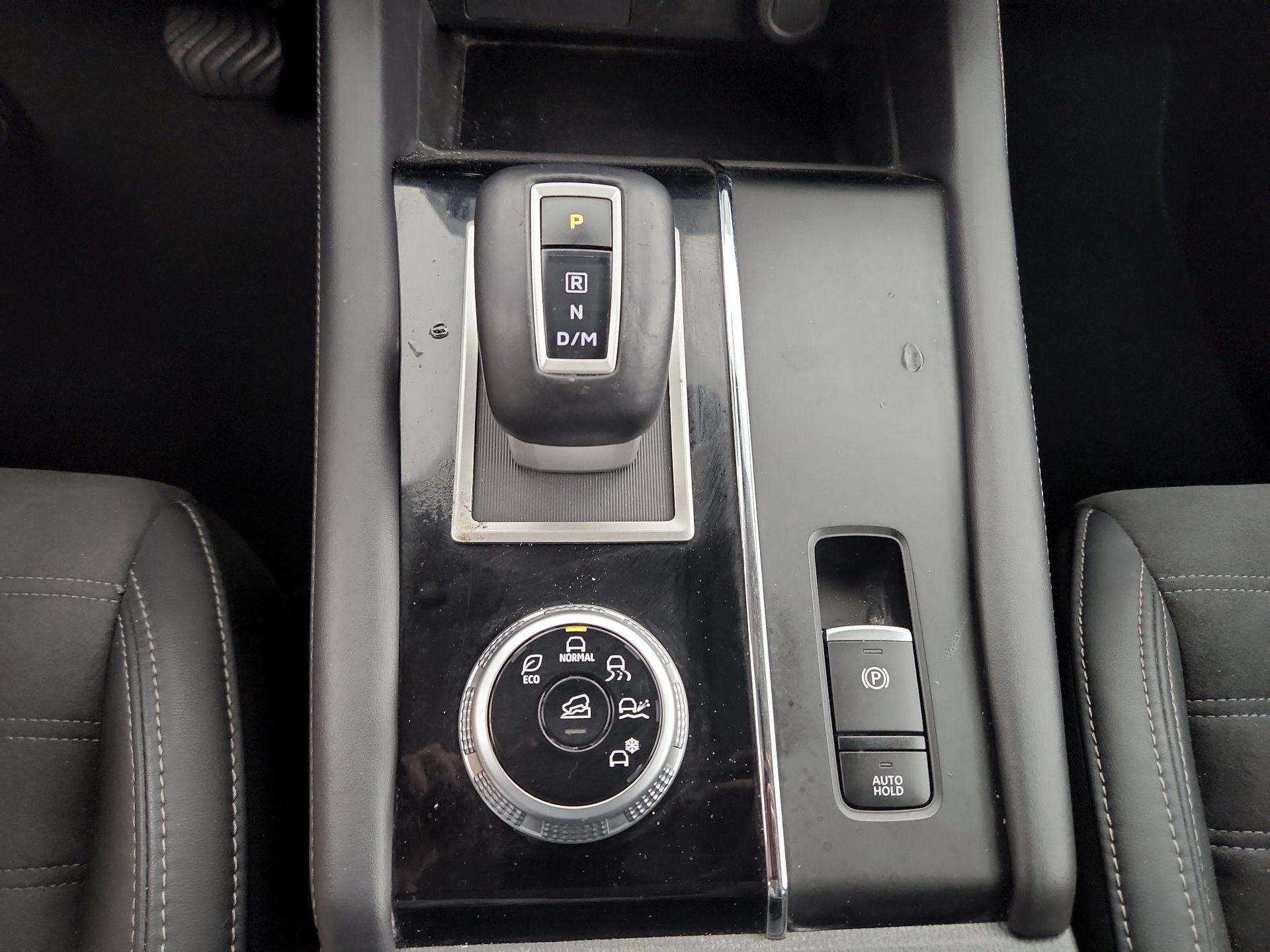 Thumbnail: 2023 Mitsubishi Outlander - 18