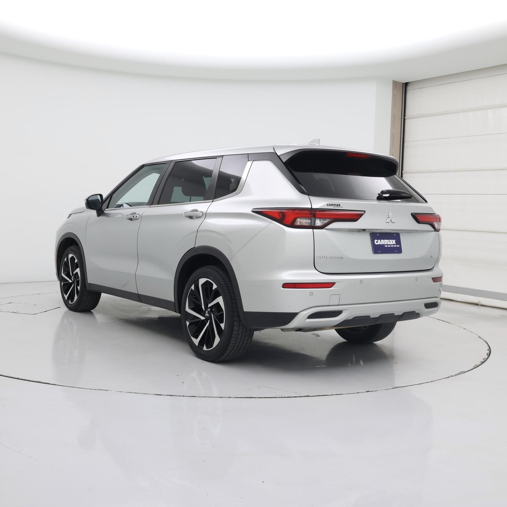 Thumbnail: 2023 Mitsubishi Outlander - 2