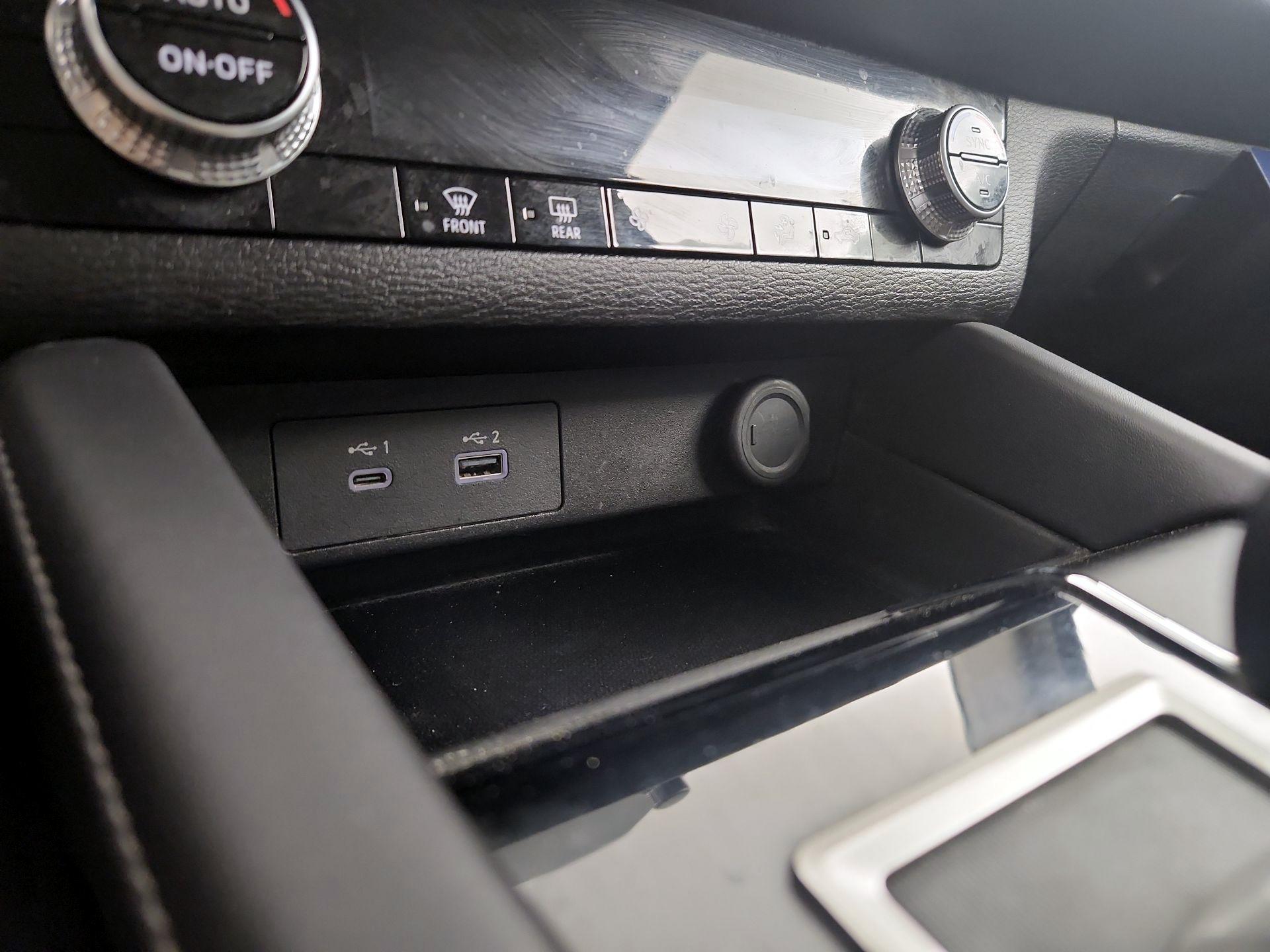 Thumbnail: 2023 Mitsubishi Outlander - 19