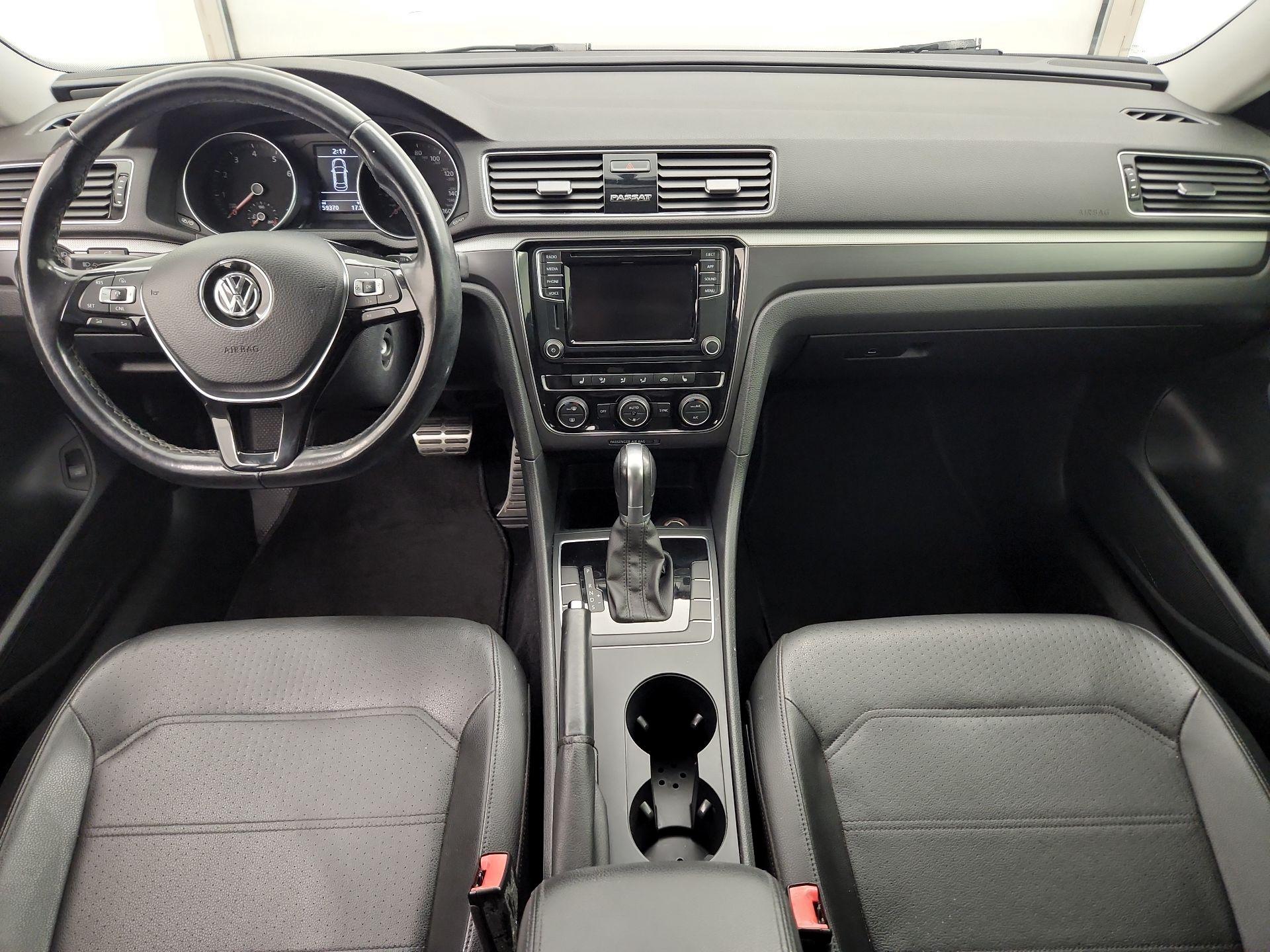 Thumbnail: 2018 Volkswagen Passat - 9