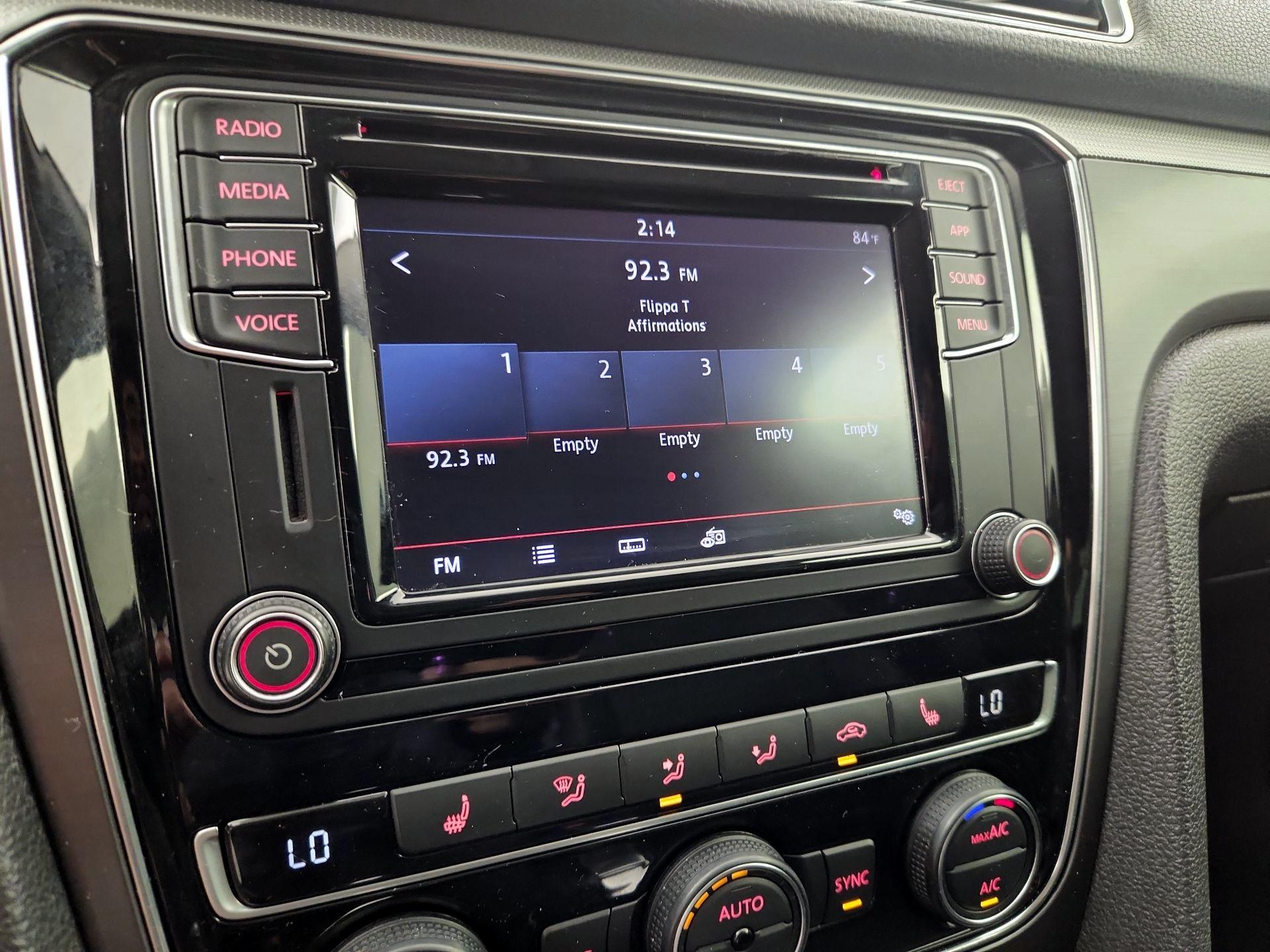 Thumbnail: 2018 Volkswagen Passat - 15