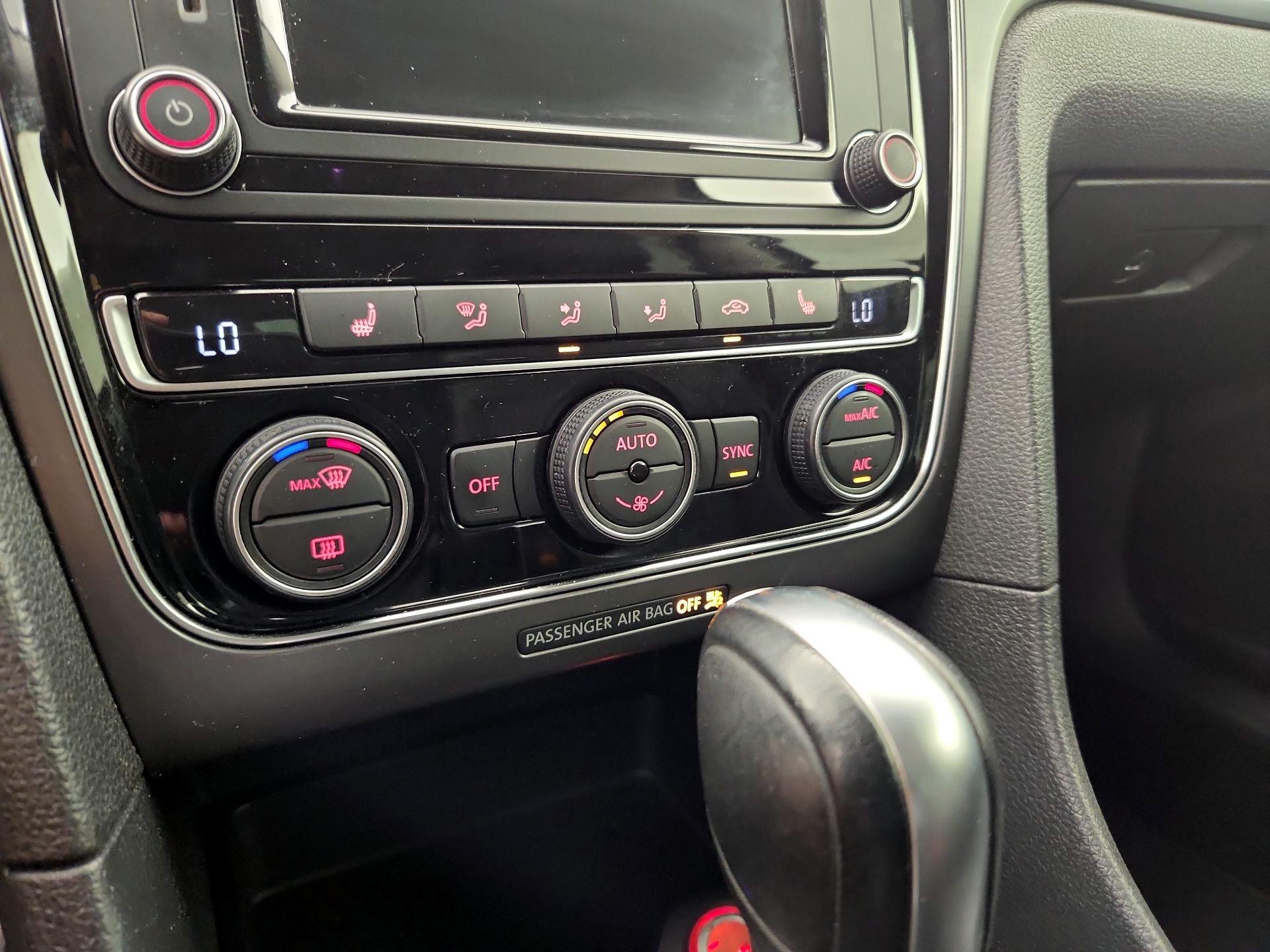 Thumbnail: 2018 Volkswagen Passat - 16