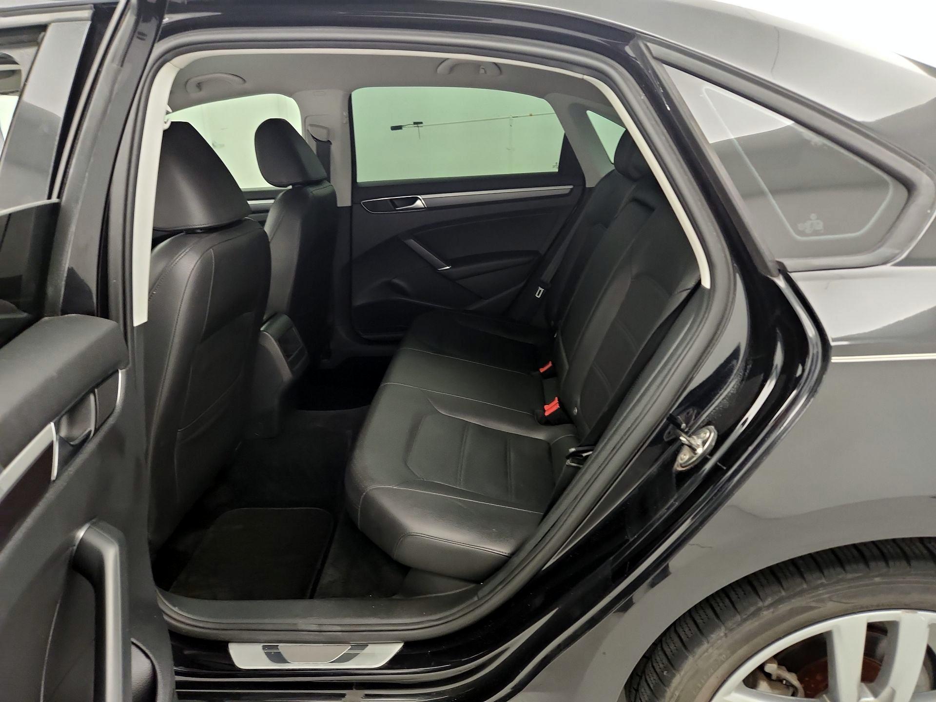 Thumbnail: 2018 Volkswagen Passat - 19