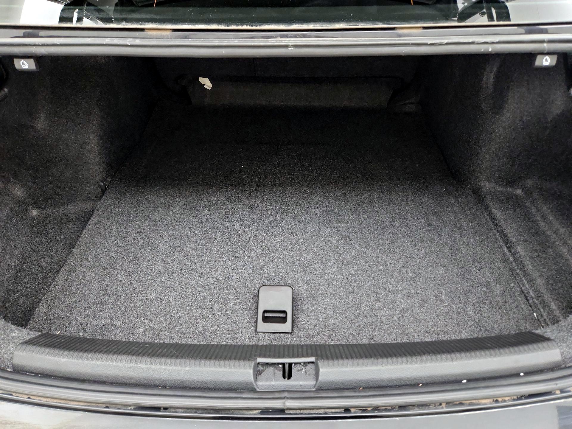 Thumbnail: 2018 Volkswagen Passat - 20