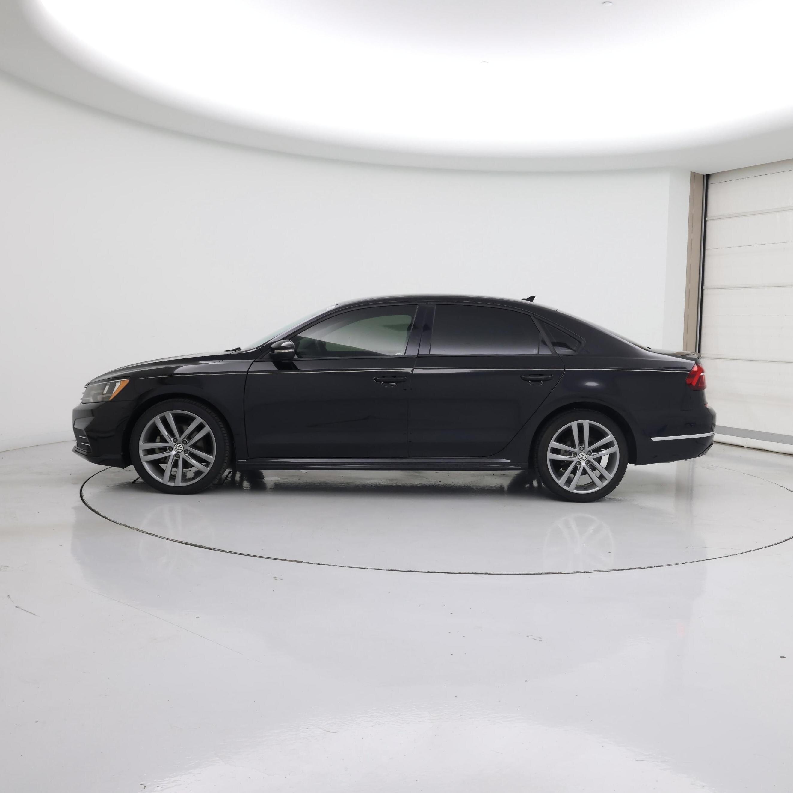 Thumbnail: 2018 Volkswagen Passat - 3