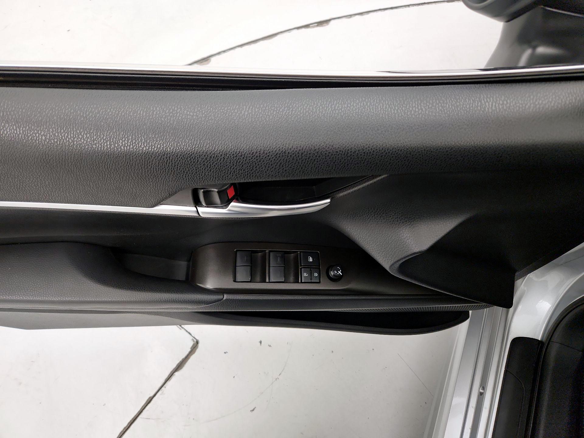 Thumbnail: 2022 Toyota Camry - 12