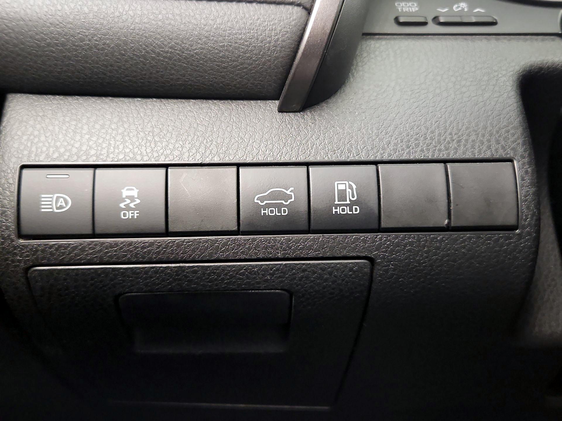 Thumbnail: 2022 Toyota Camry - 13