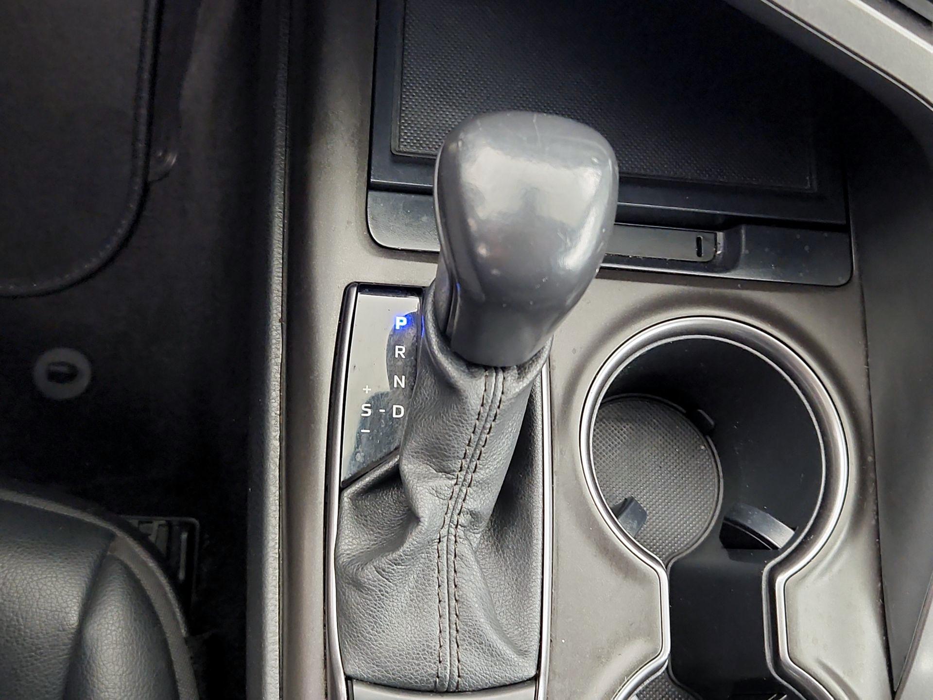 Thumbnail: 2022 Toyota Camry - 17