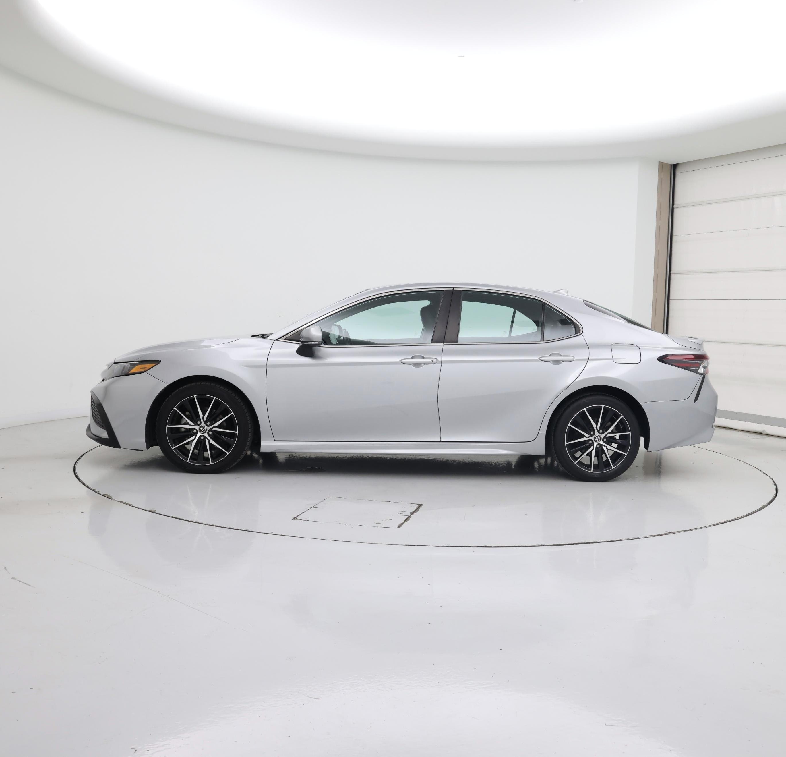 Thumbnail: 2022 Toyota Camry - 3