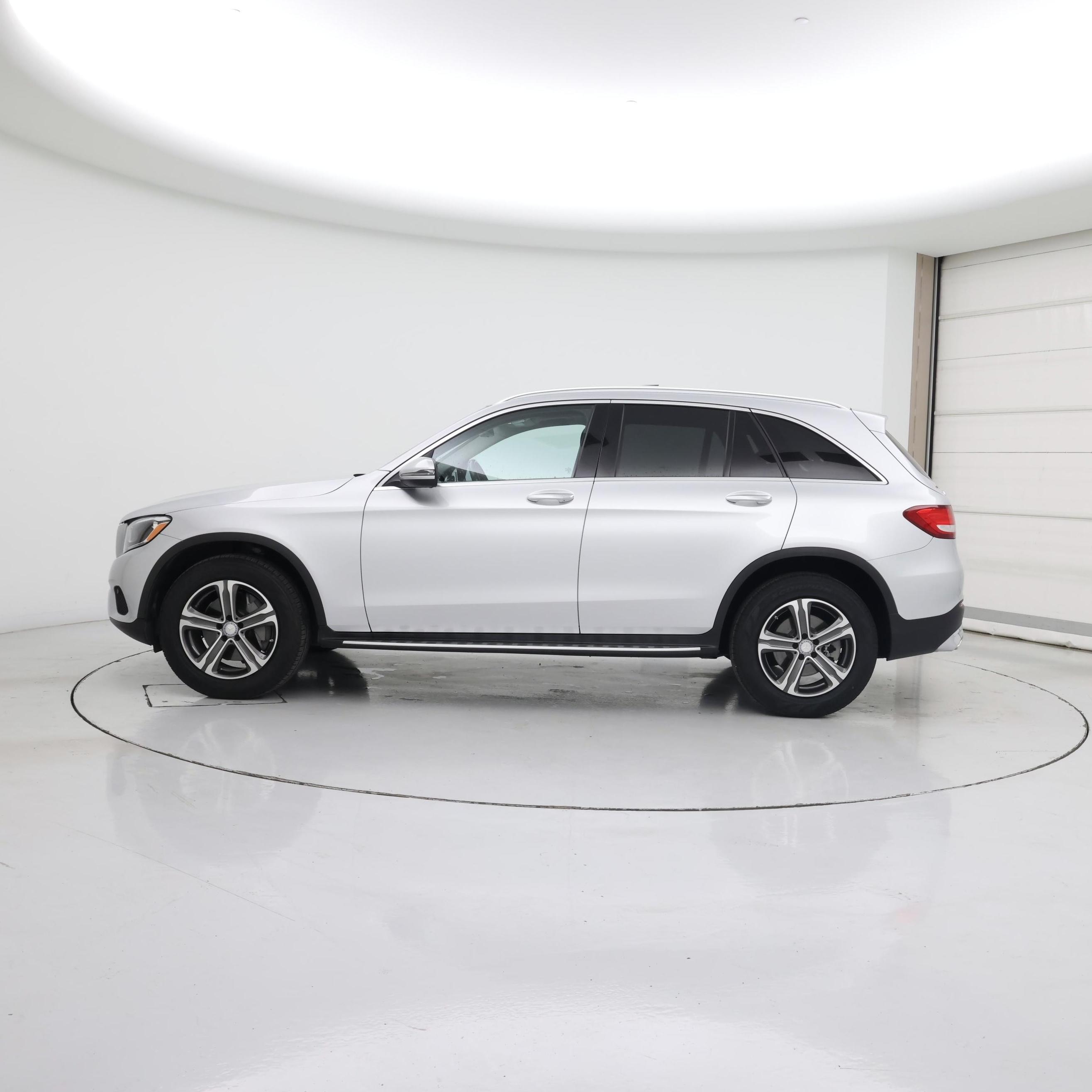 Thumbnail: 2016 Mercedes-Benz GLC - 3