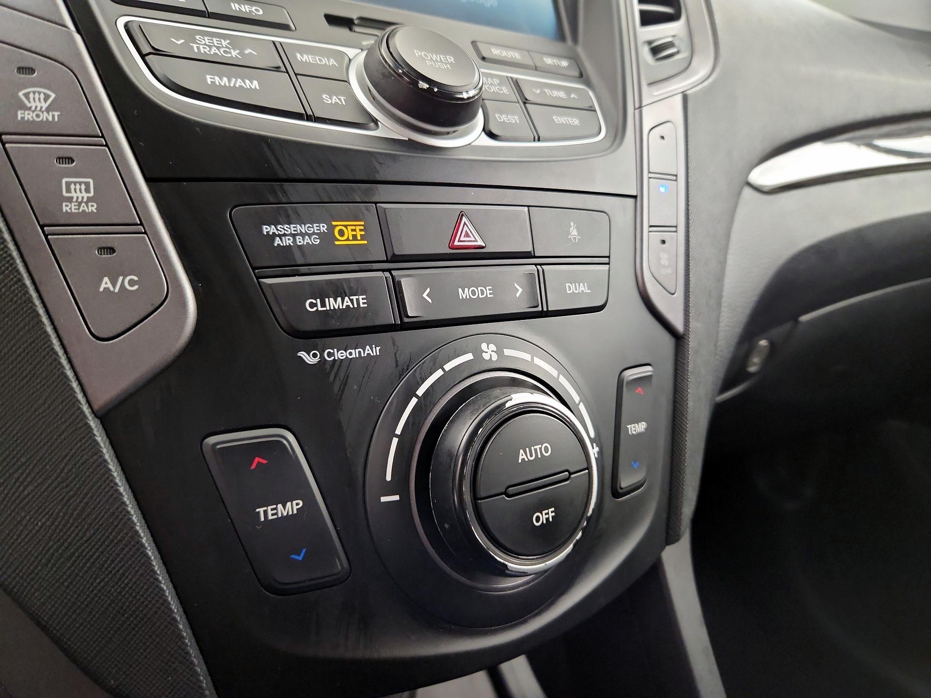 Thumbnail: 2015 Hyundai Santa Fe - 17