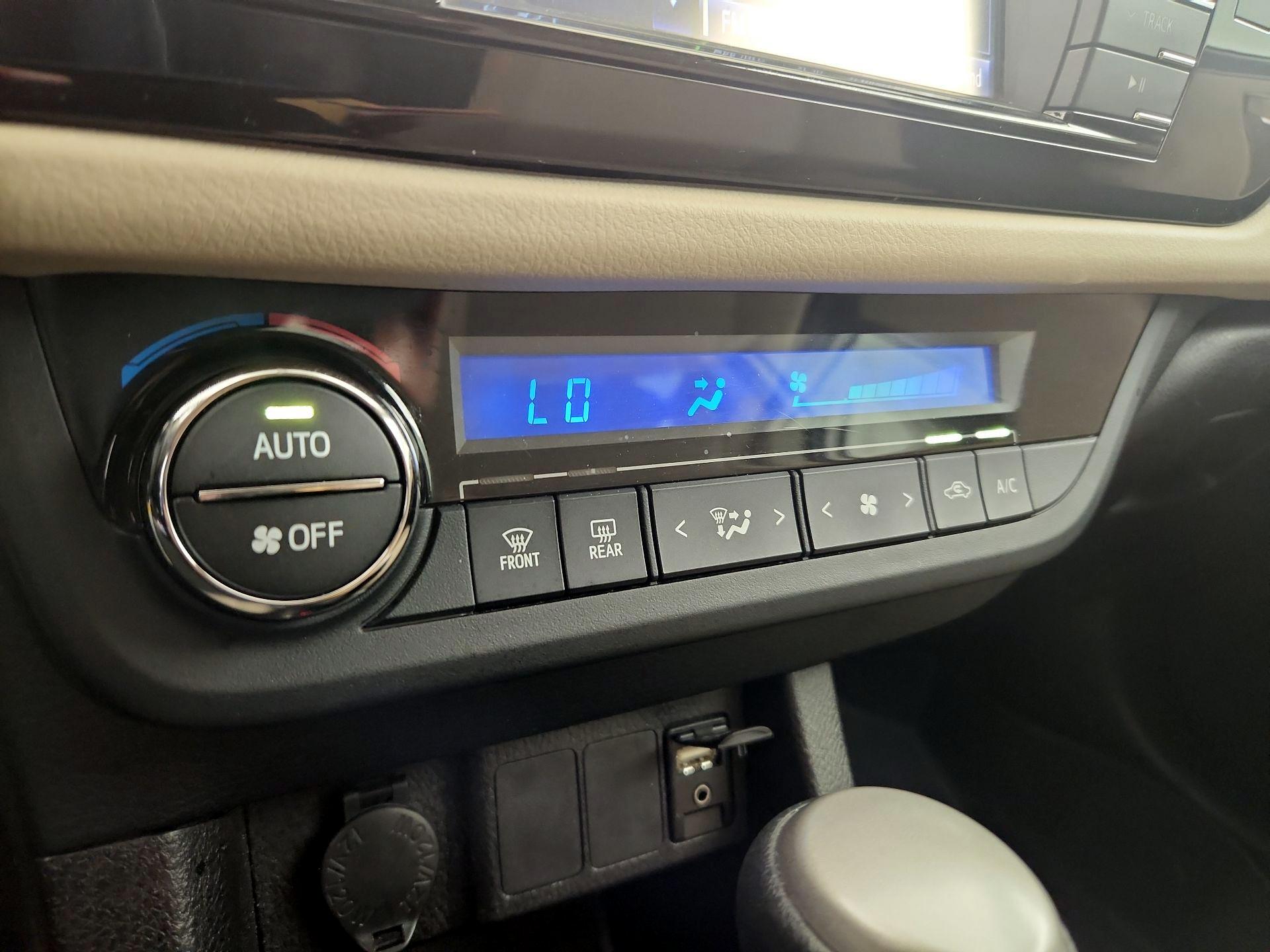 Thumbnail: 2016 Toyota Corolla - 16