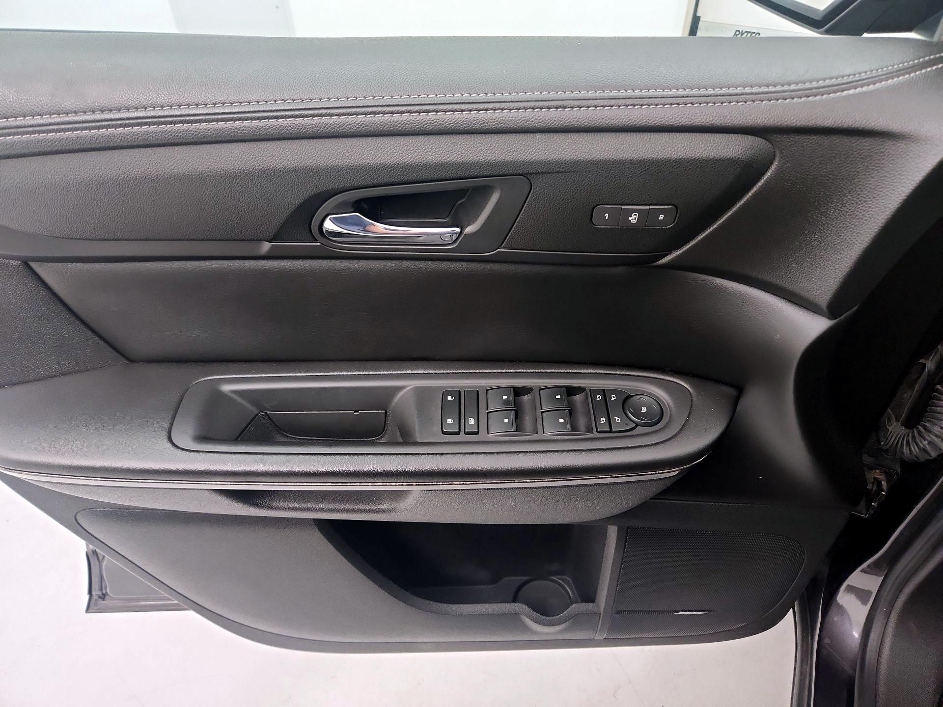 Thumbnail: 2015 GMC Acadia - 12