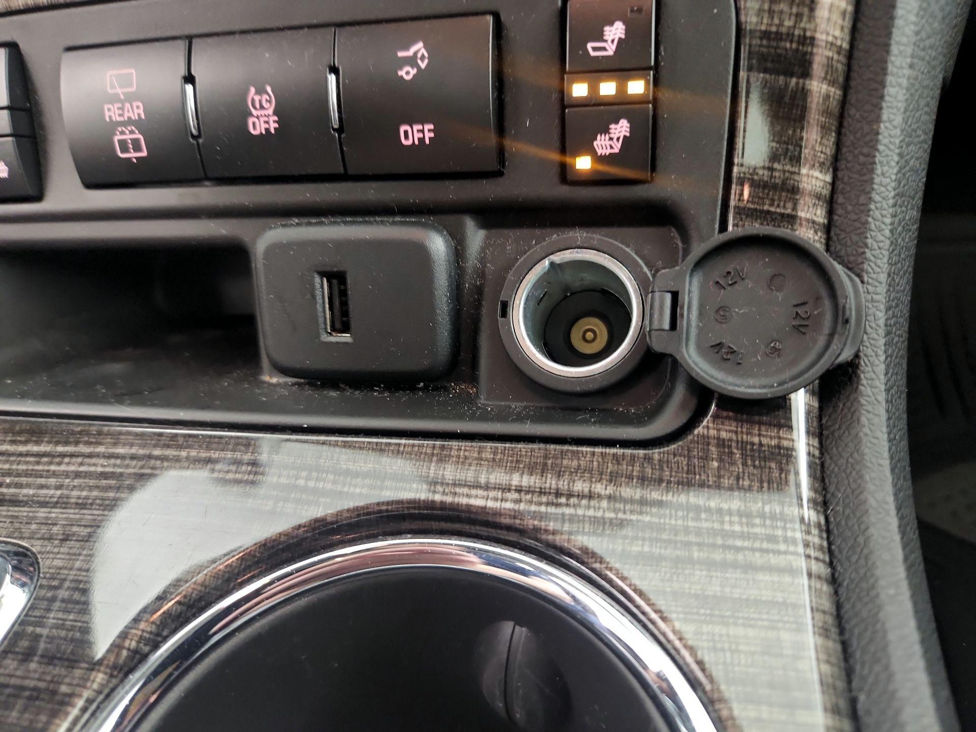 Thumbnail: 2015 GMC Acadia - 19