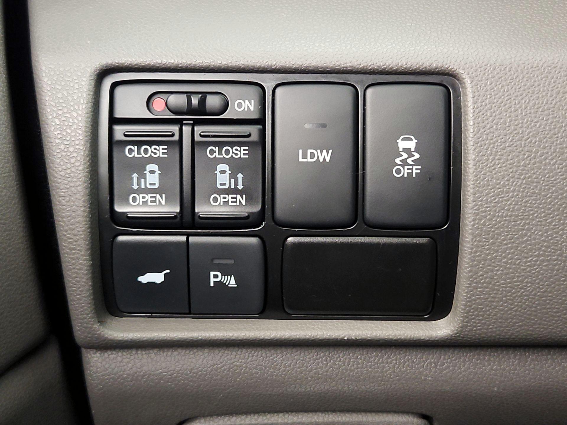 Thumbnail: 2015 Honda Odyssey - 13