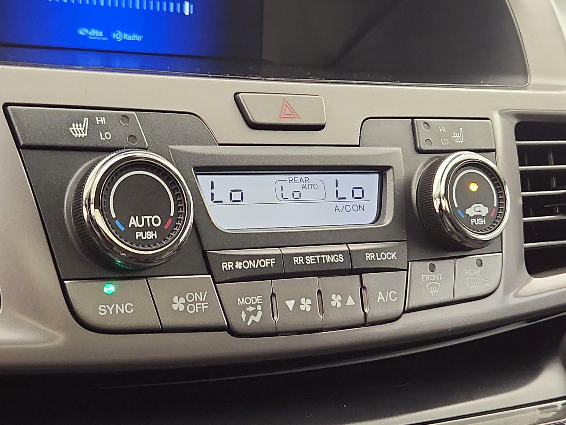 Thumbnail: 2015 Honda Odyssey - 16