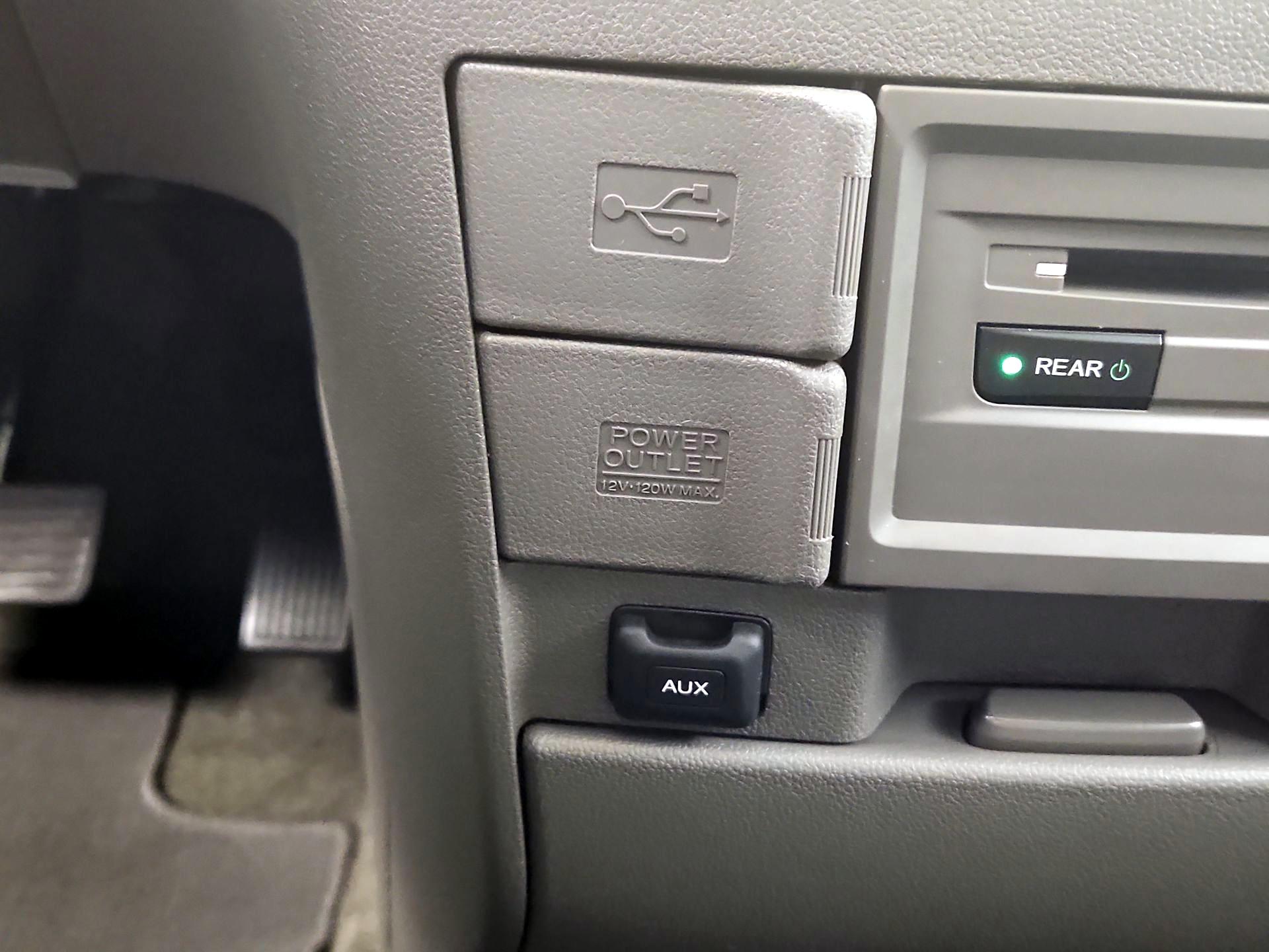 Thumbnail: 2015 Honda Odyssey - 18