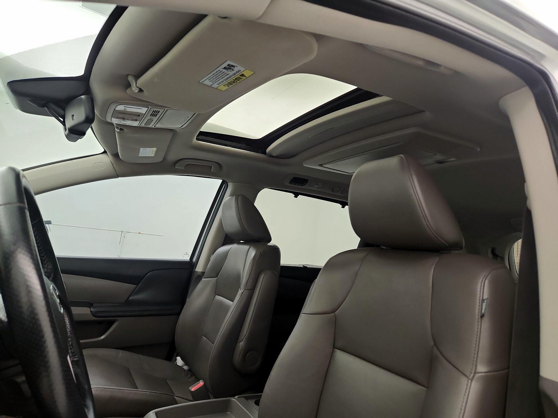 Thumbnail: 2015 Honda Odyssey - 19