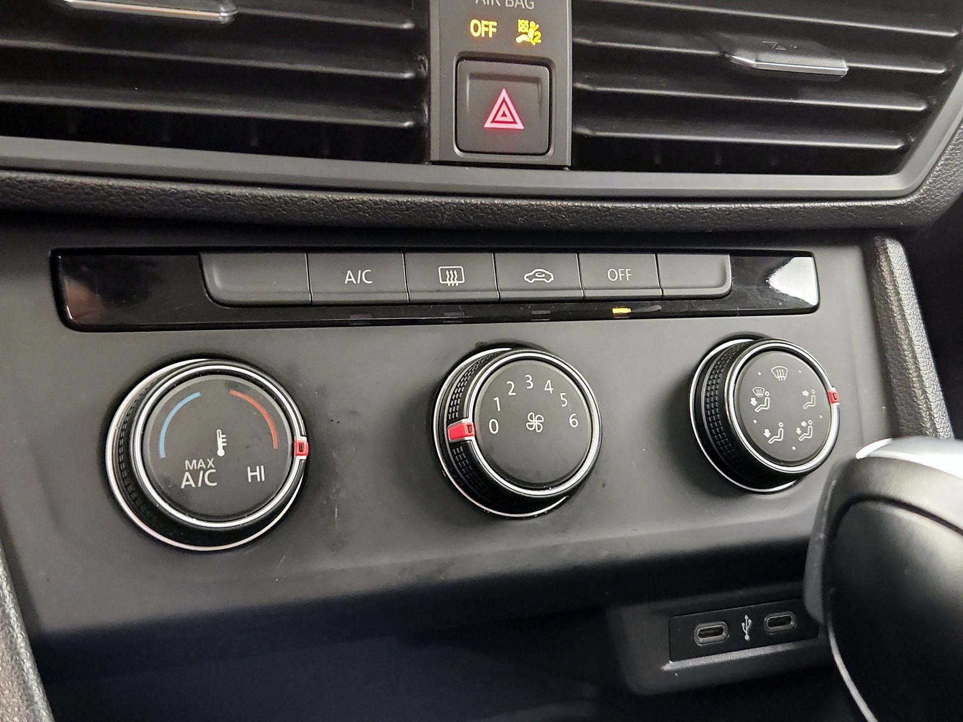 Thumbnail: 2020 Volkswagen Jetta - 16