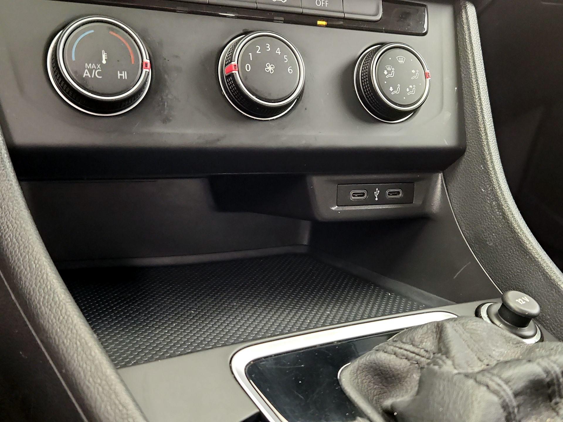 Thumbnail: 2020 Volkswagen Jetta - 18