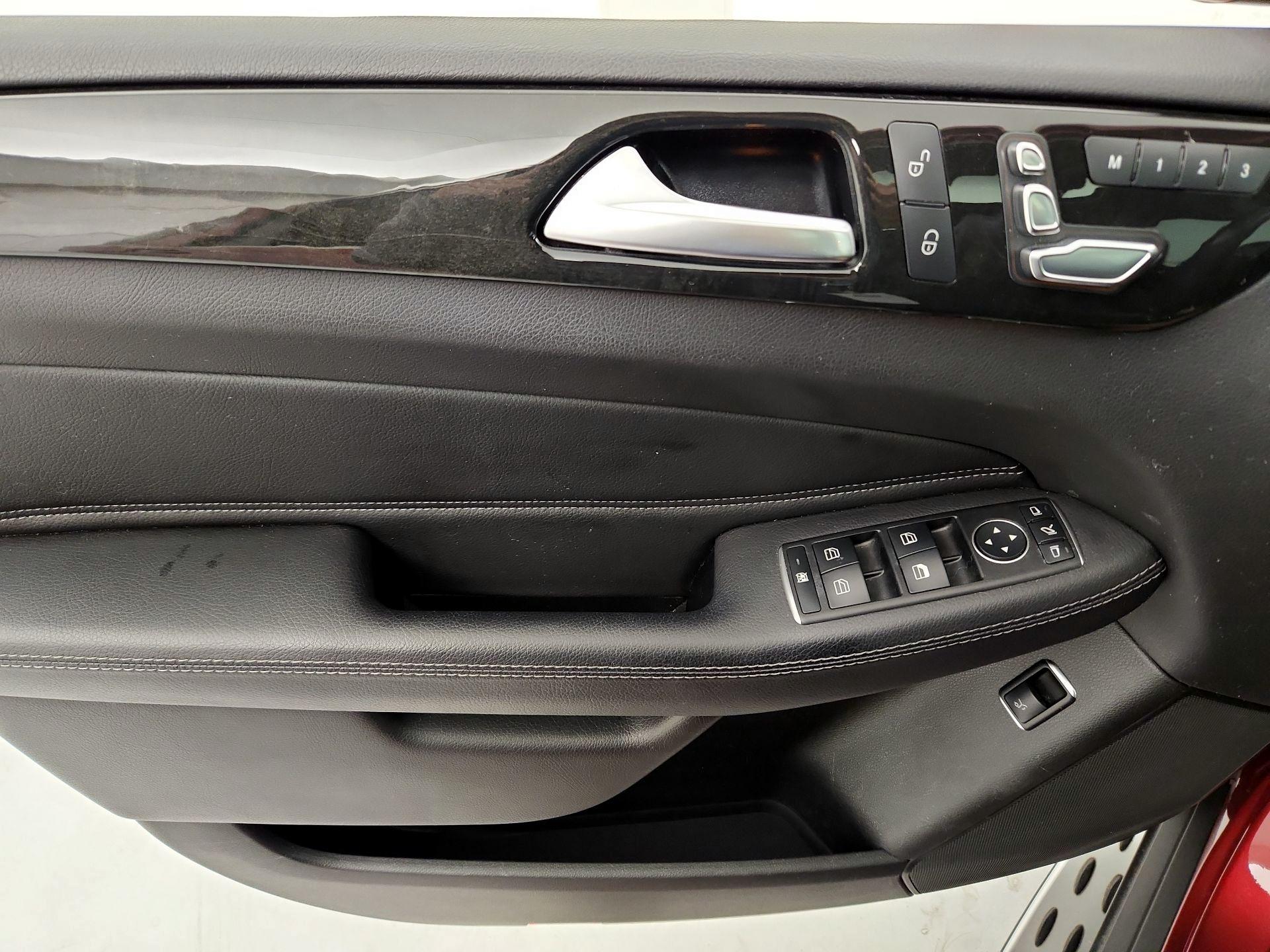 Thumbnail: 2016 Mercedes-Benz GLE - 12